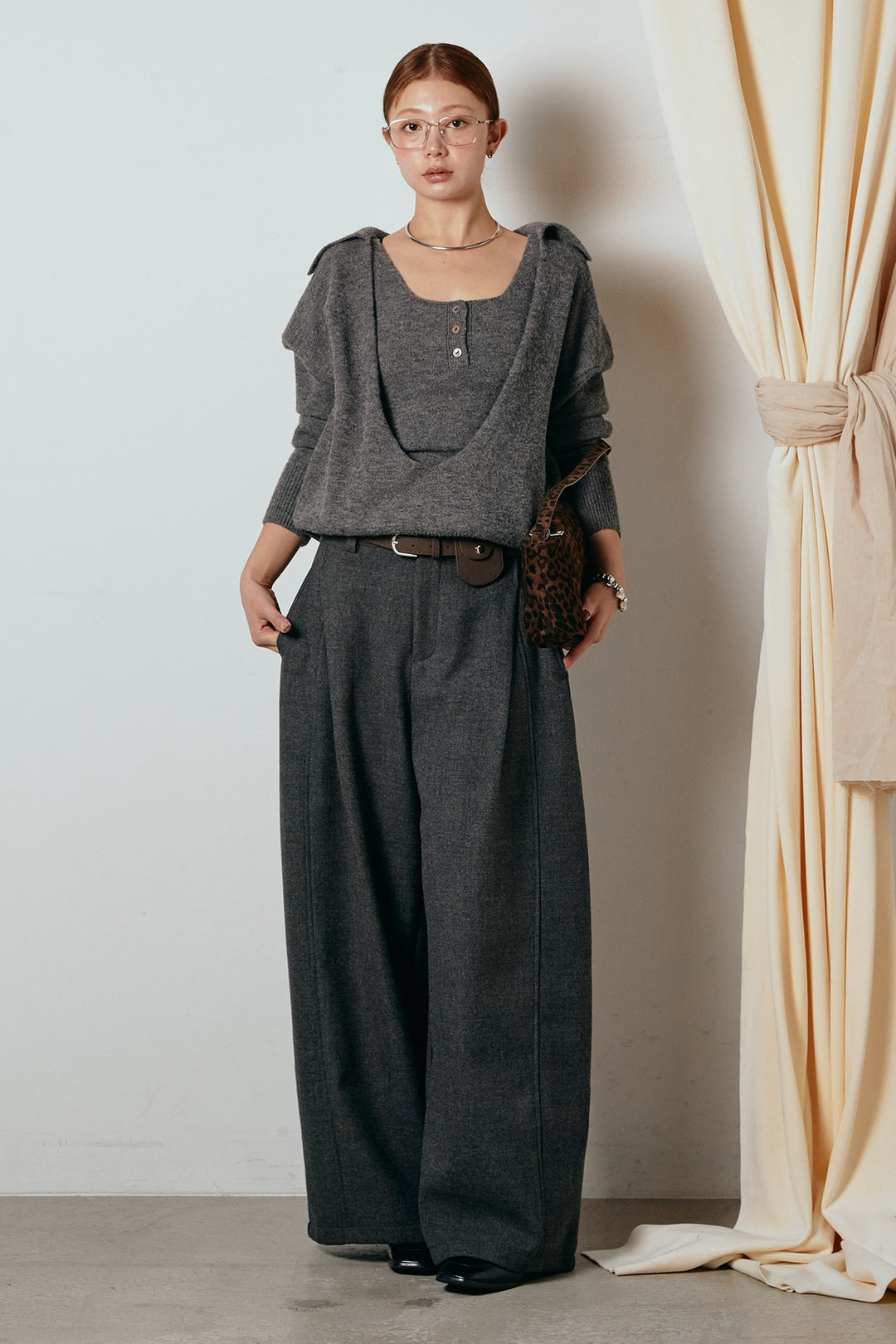 [SET]襟付きレイヤードニットトップス+ポーチベルト付きカーブパンツ(2set)