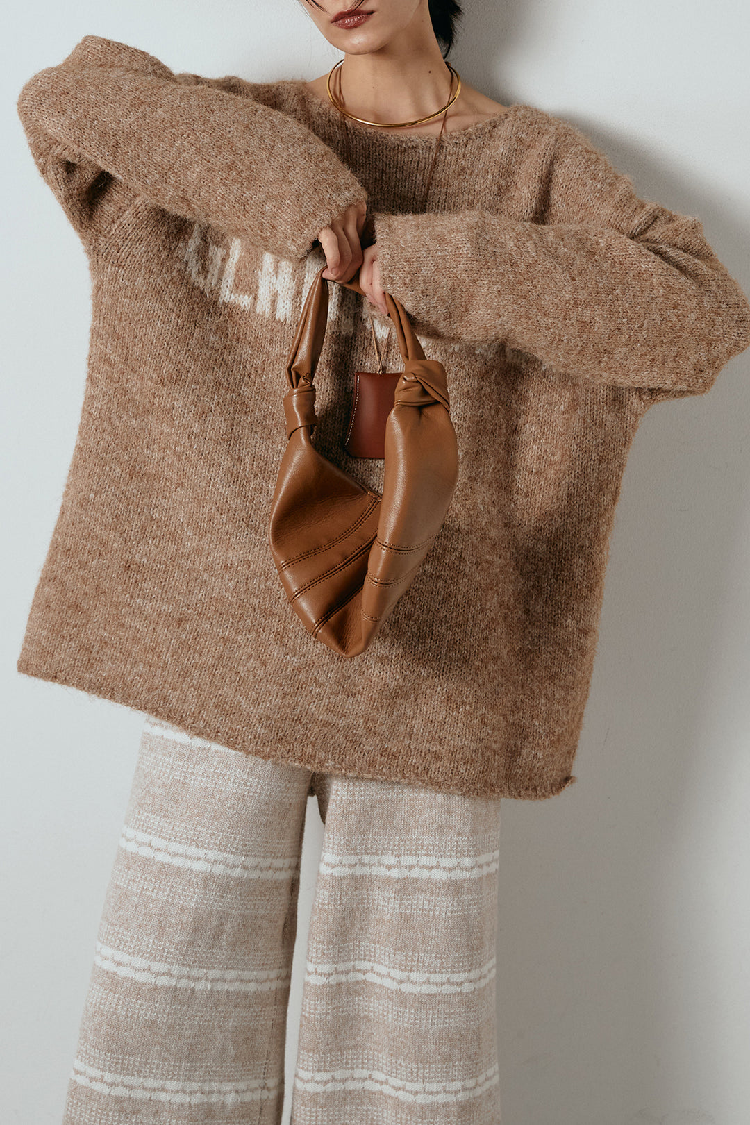 [SET]フロントロゴデザインニットトップス+マルチライン柄リラックスニットパンツ(2set)