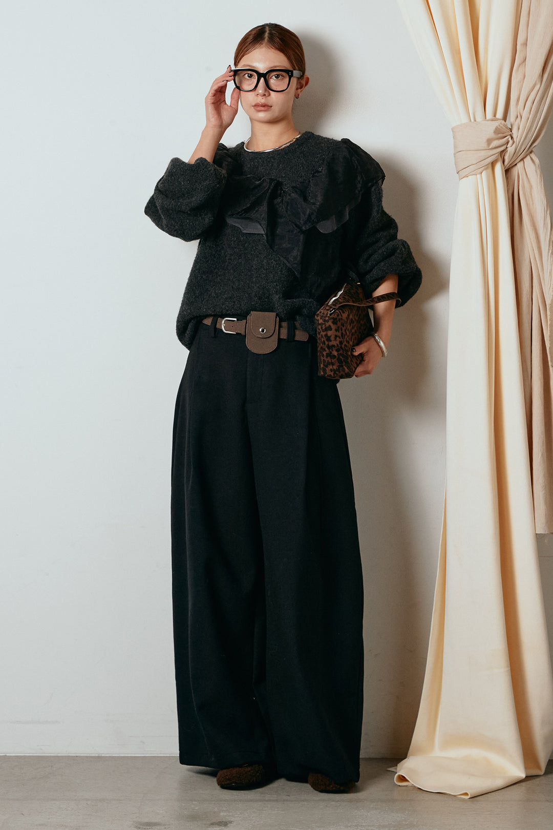 [SET]アシンメトリーフリルニットトップス+ポーチベルト付きカーブパンツ(2set)