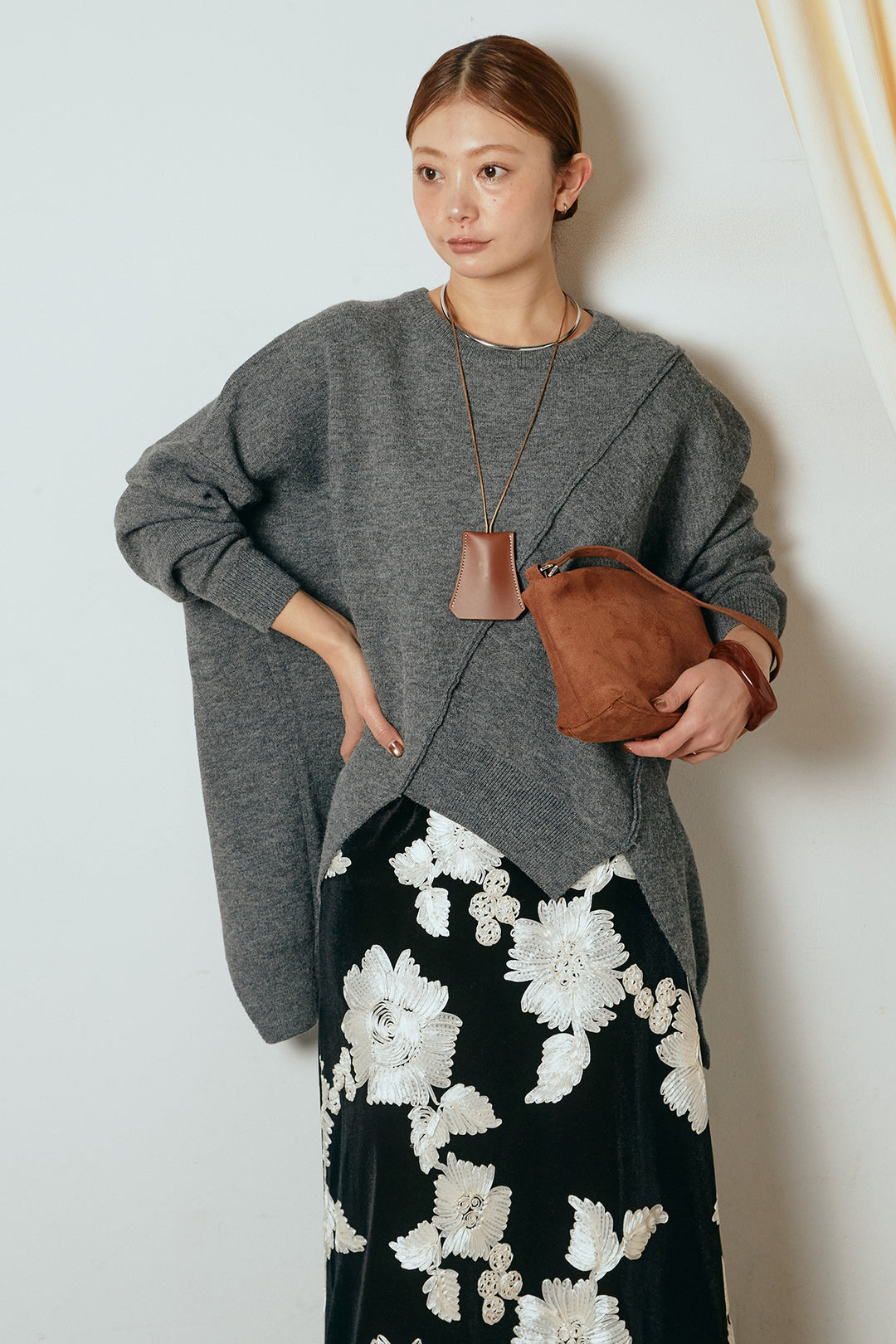 [SET]アシンメトリーデザインニットトップス+フラワー刺繍ワイドスカート(2set)