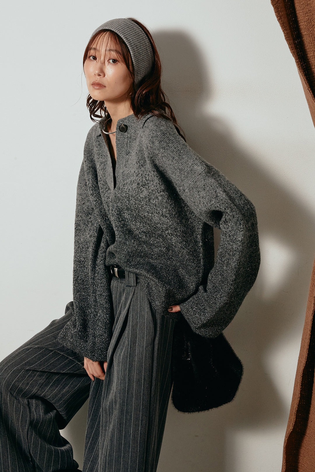 [SET]グラデーションラメニットキーネックプルオーバー+ストライプヘリンボーンパンツ(2set)