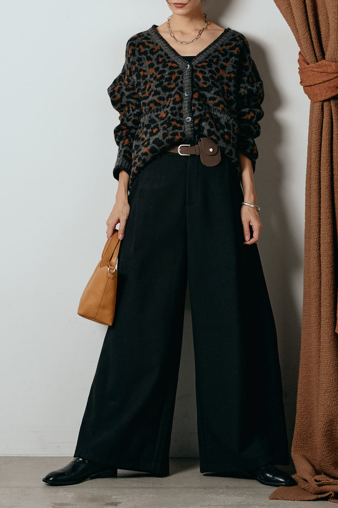 [SET]ステッチデザインレオパードニットカーディガン+ポーチベルト付きカーブパンツ(2set)