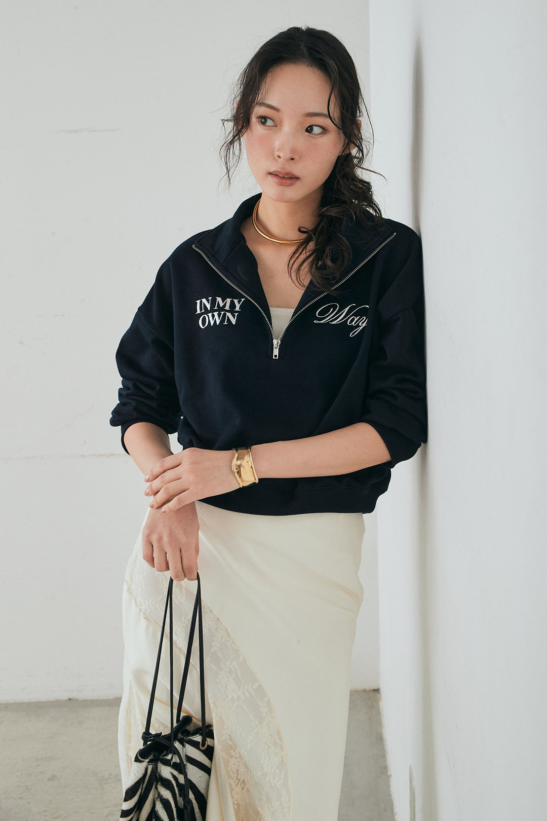 [SET]裏毛ロゴ刺繍ハーフZIPスウェット+刺繍レースデザインサテンスカート(2set)