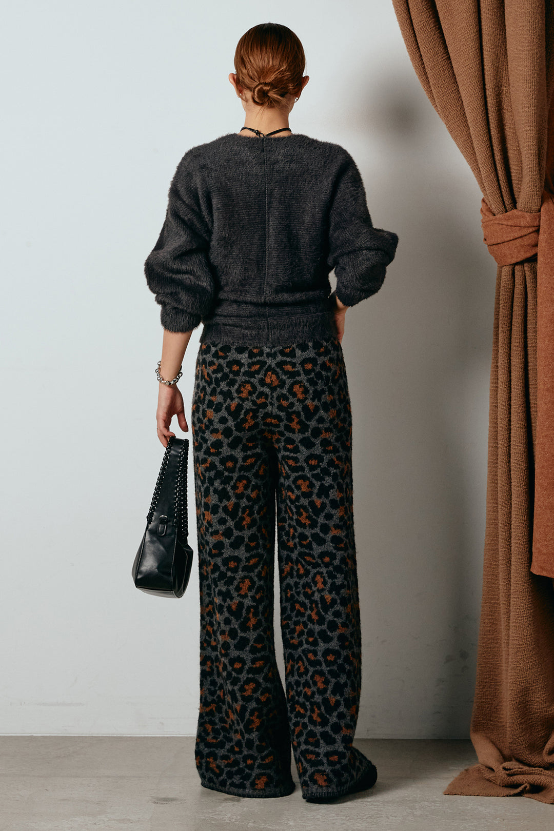 [SET]シャギーカシュクールニットトップス+リラックスレオパード柄ニットパンツ(2set)