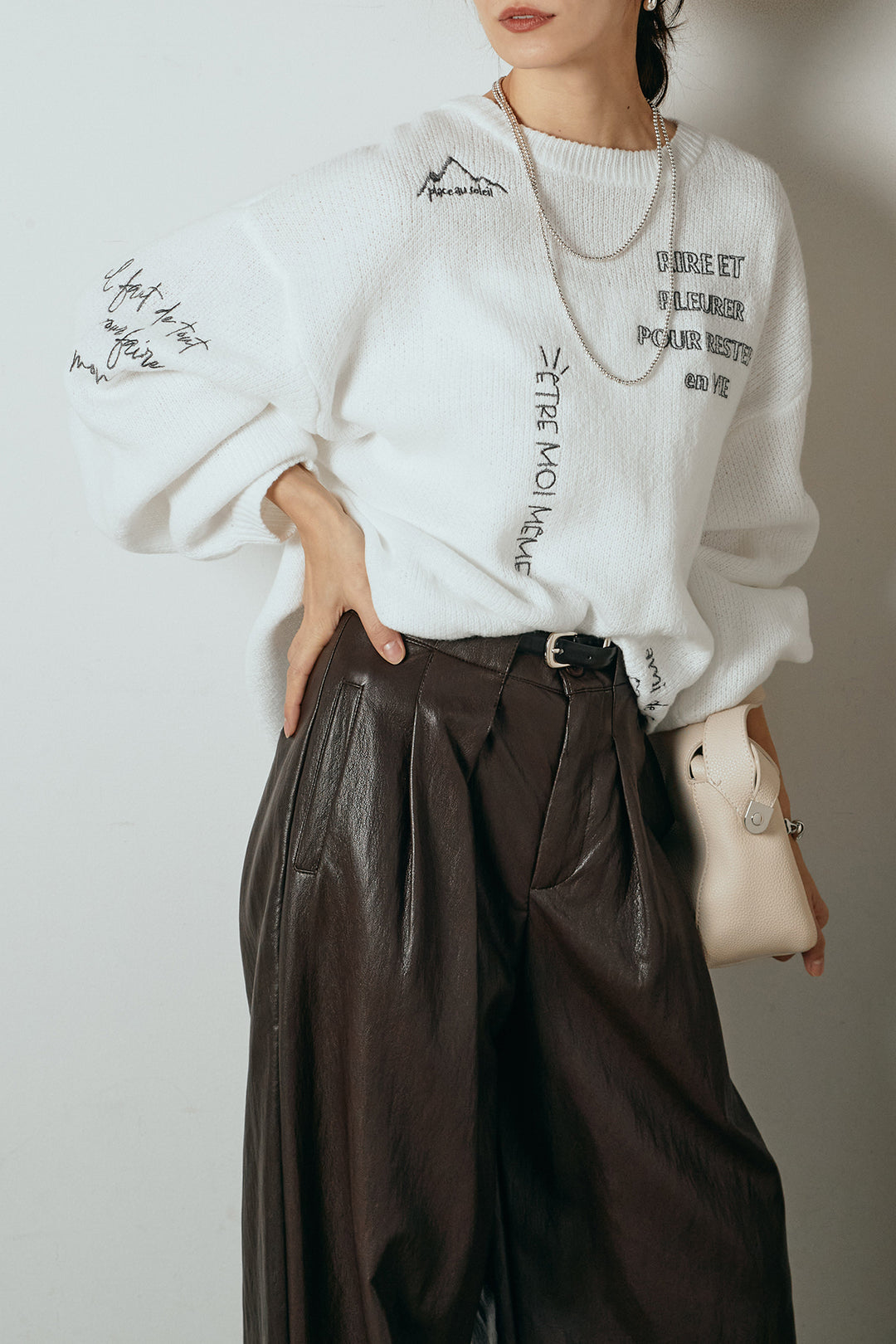 [SET]刺繍ロゴランダムデザインニットトップス+ベルト付きレザーライクタックパンツ(2set)