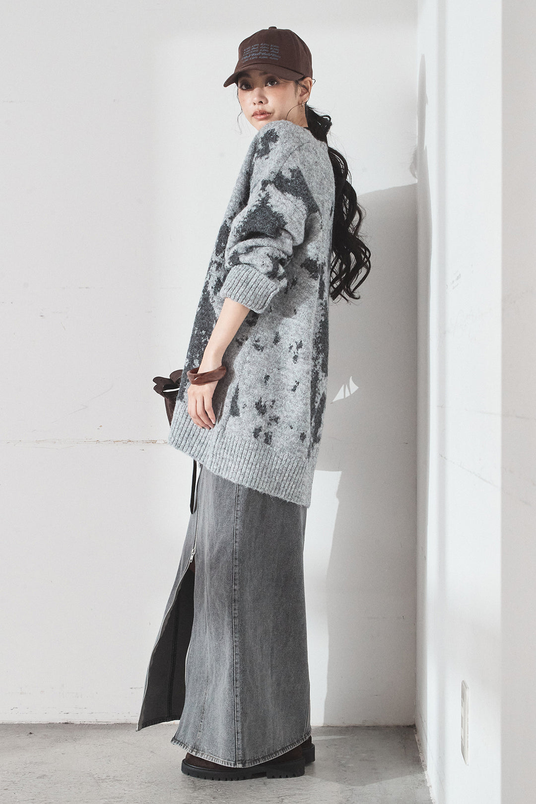 [SET]アブストラクト柄ニットプルオーバー+フロントジップデニムスカート(2set)