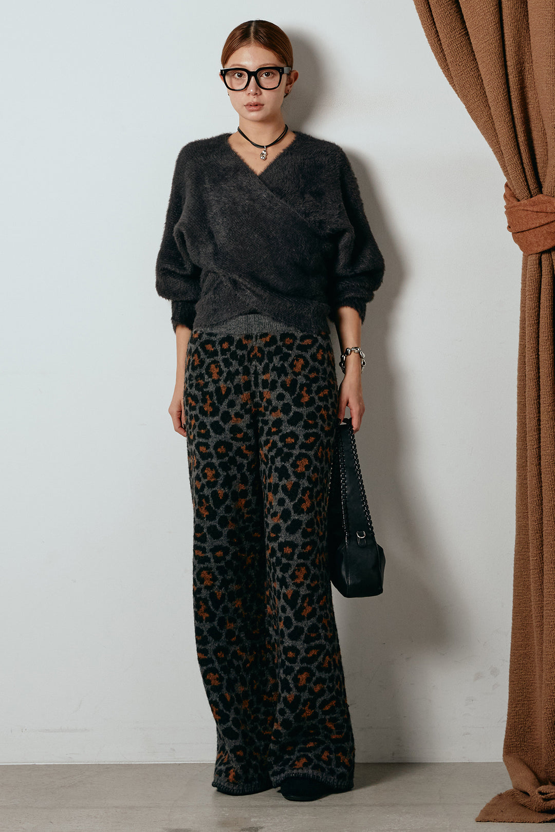 [SET]シャギーカシュクールニットトップス+リラックスレオパード柄ニットパンツ(2set)