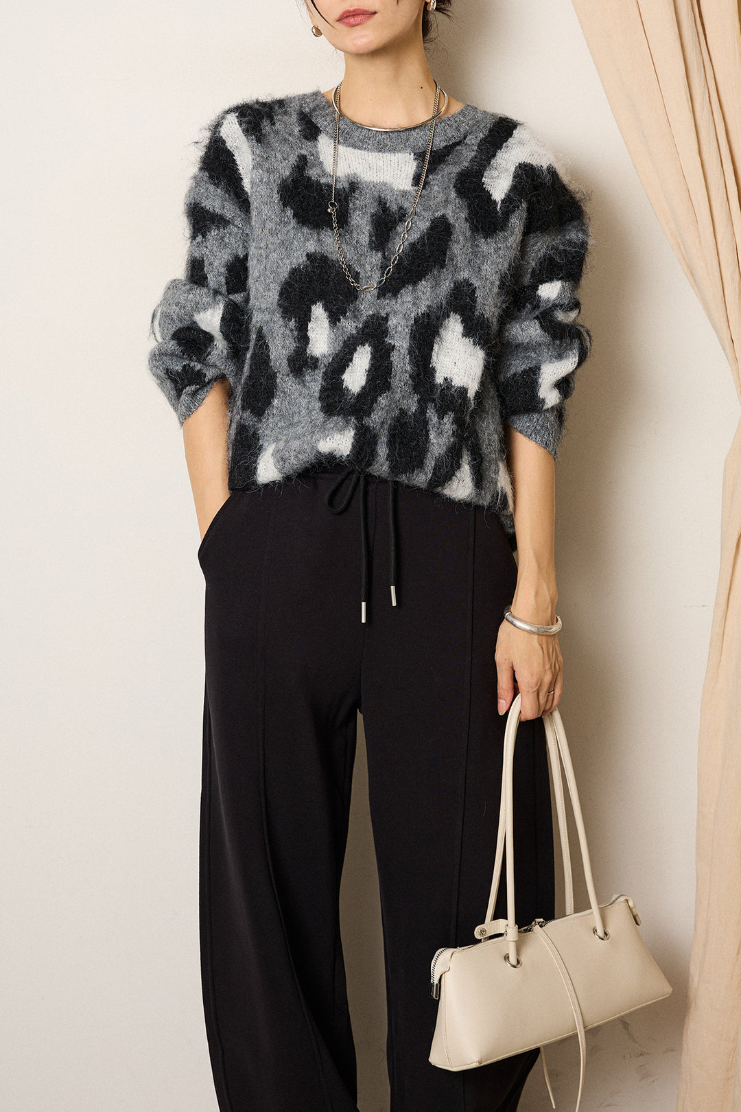 [SET]ルーズアニマルモヘアニットトップス+スウェットワイドカーブパンツ(2set)
