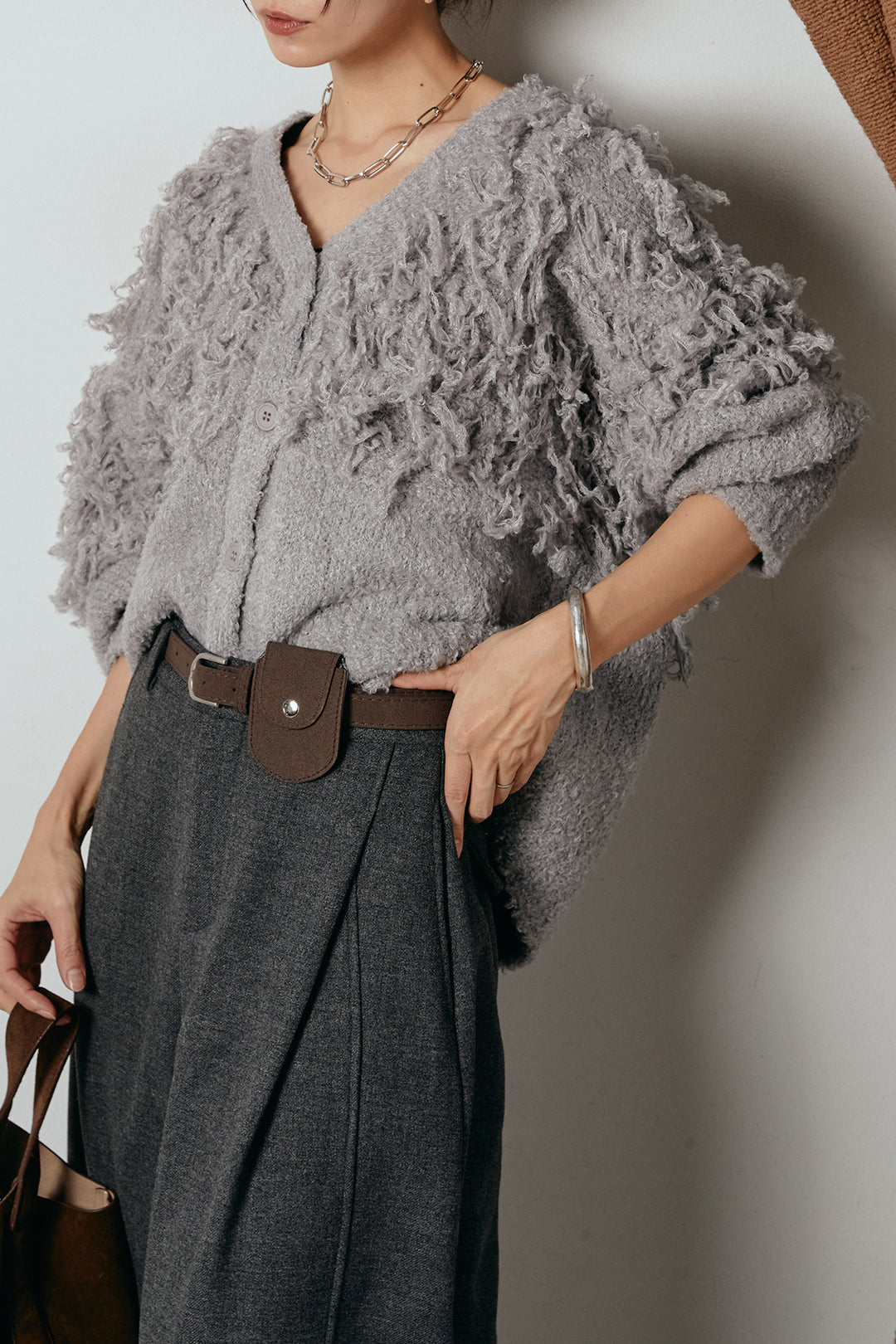 [SET]ループ編みVネックニットカーディガン+ポーチベルト付きカーブパンツ(2set)