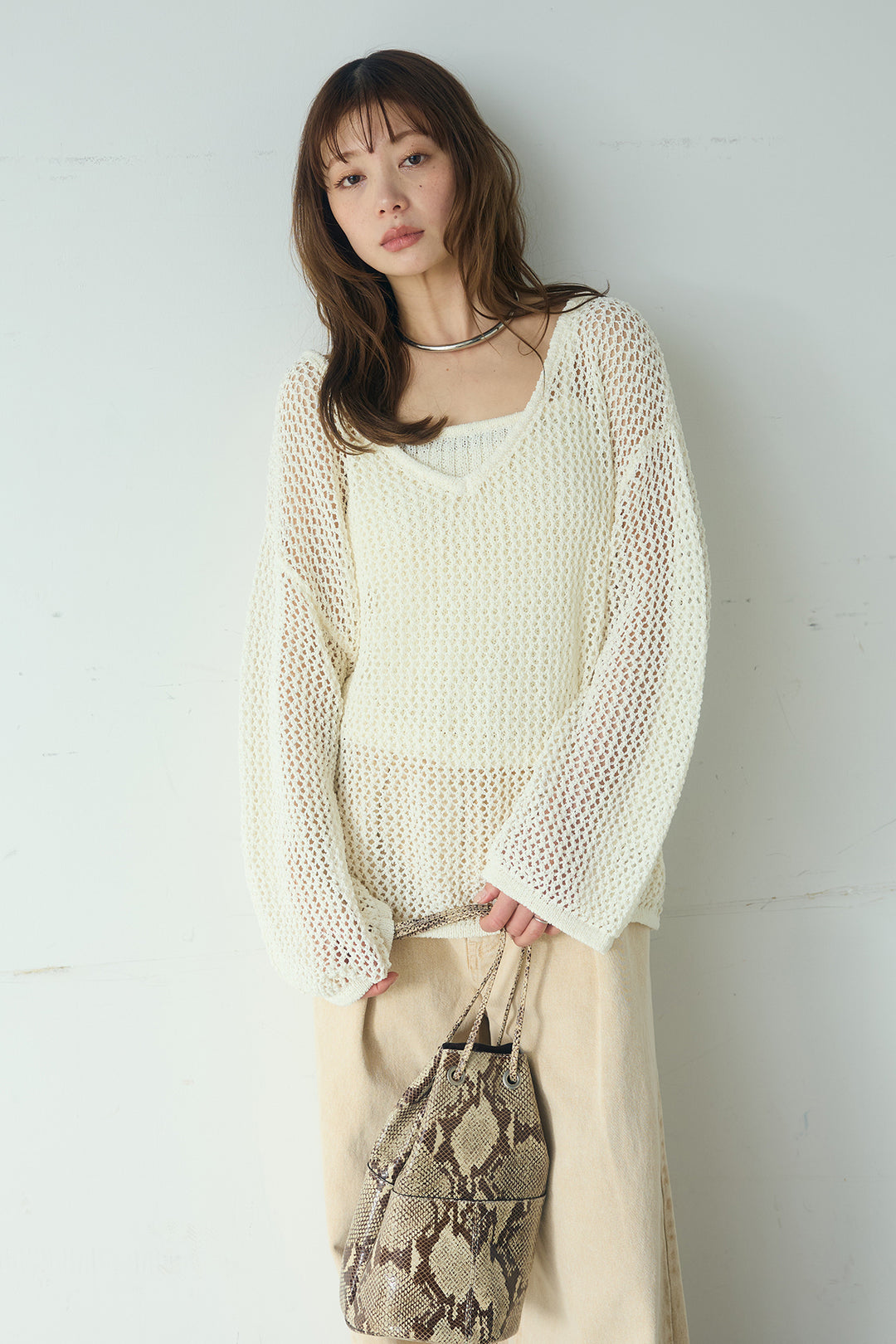 [SET]メッシュ編みビスチェセットVネックプルオーバー+カラーデニムタックカーブパンツ(2set)