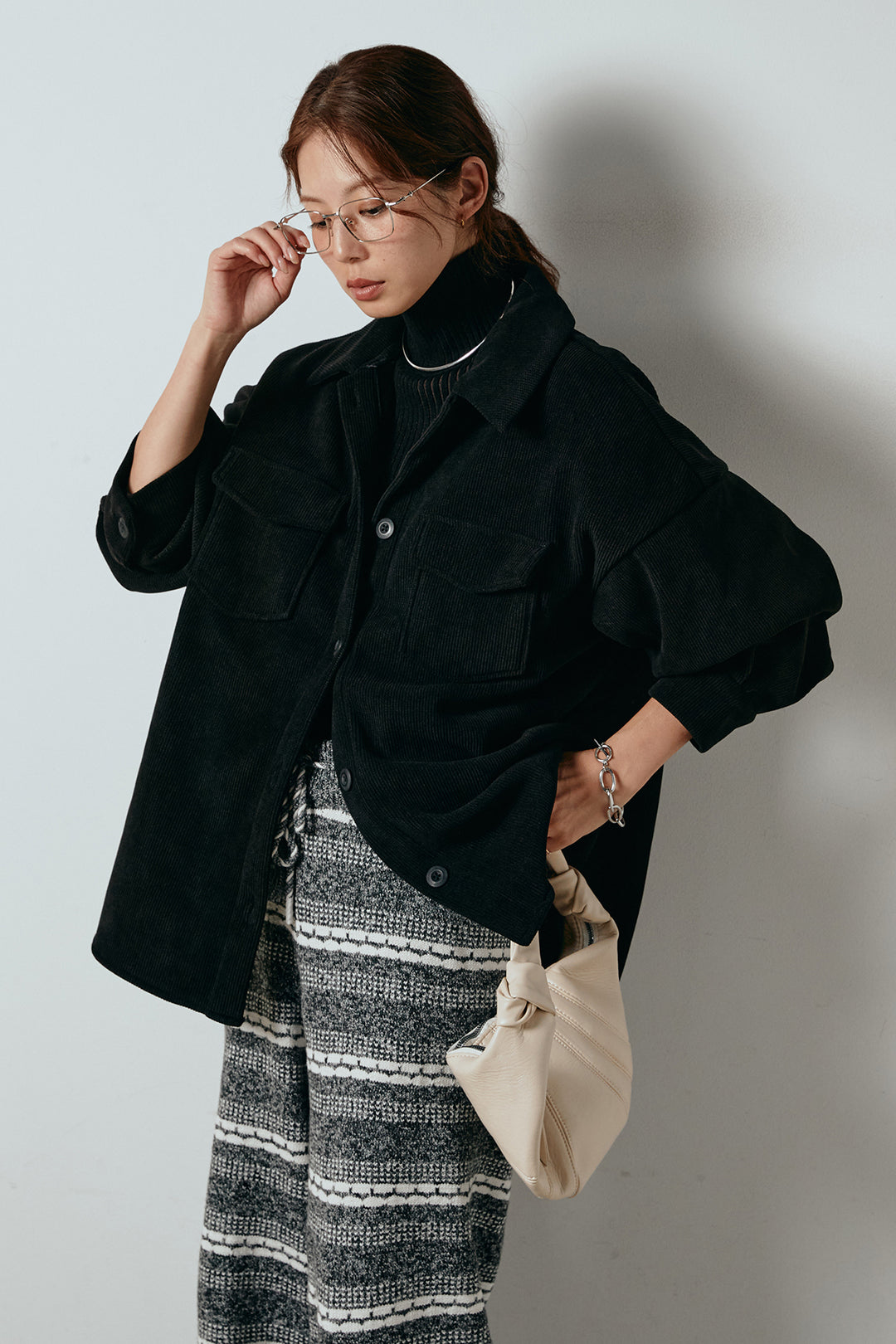 [SET]襟付きコーデュロイポケットシャツ+マルチライン柄リラックスニットパンツ(2set)