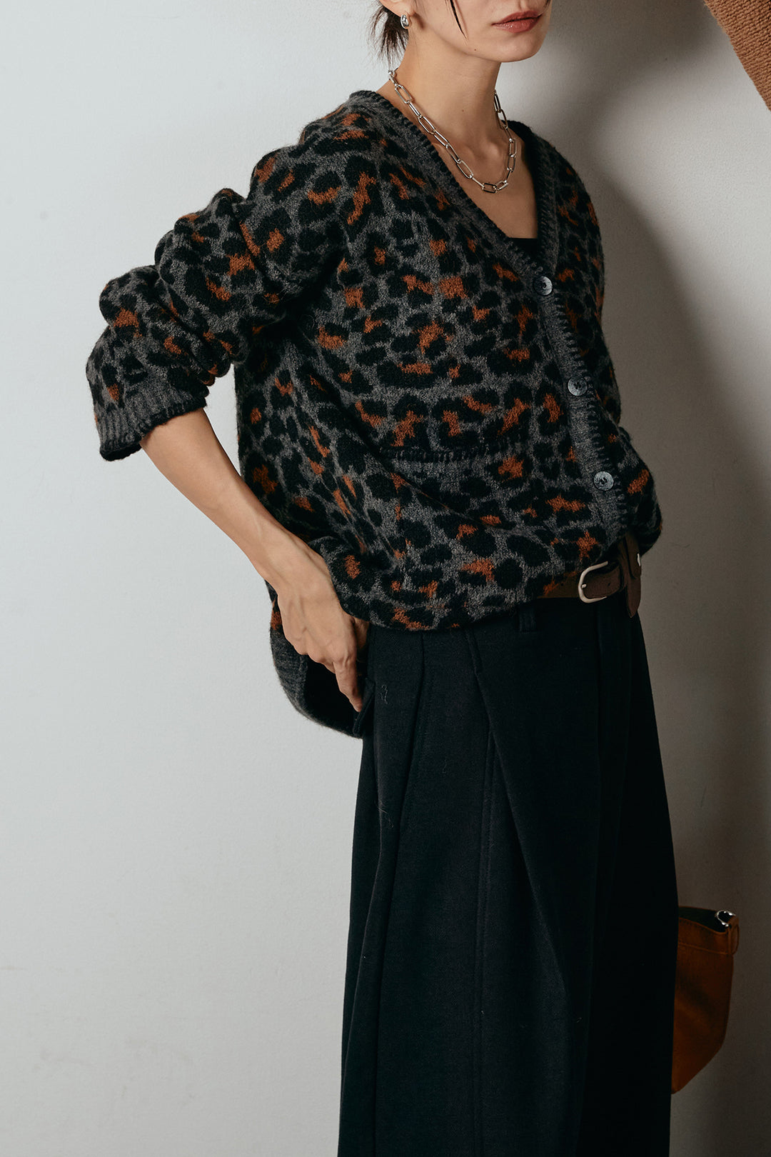 [SET]ステッチデザインレオパードニットカーディガン+ポーチベルト付きカーブパンツ(2set)
