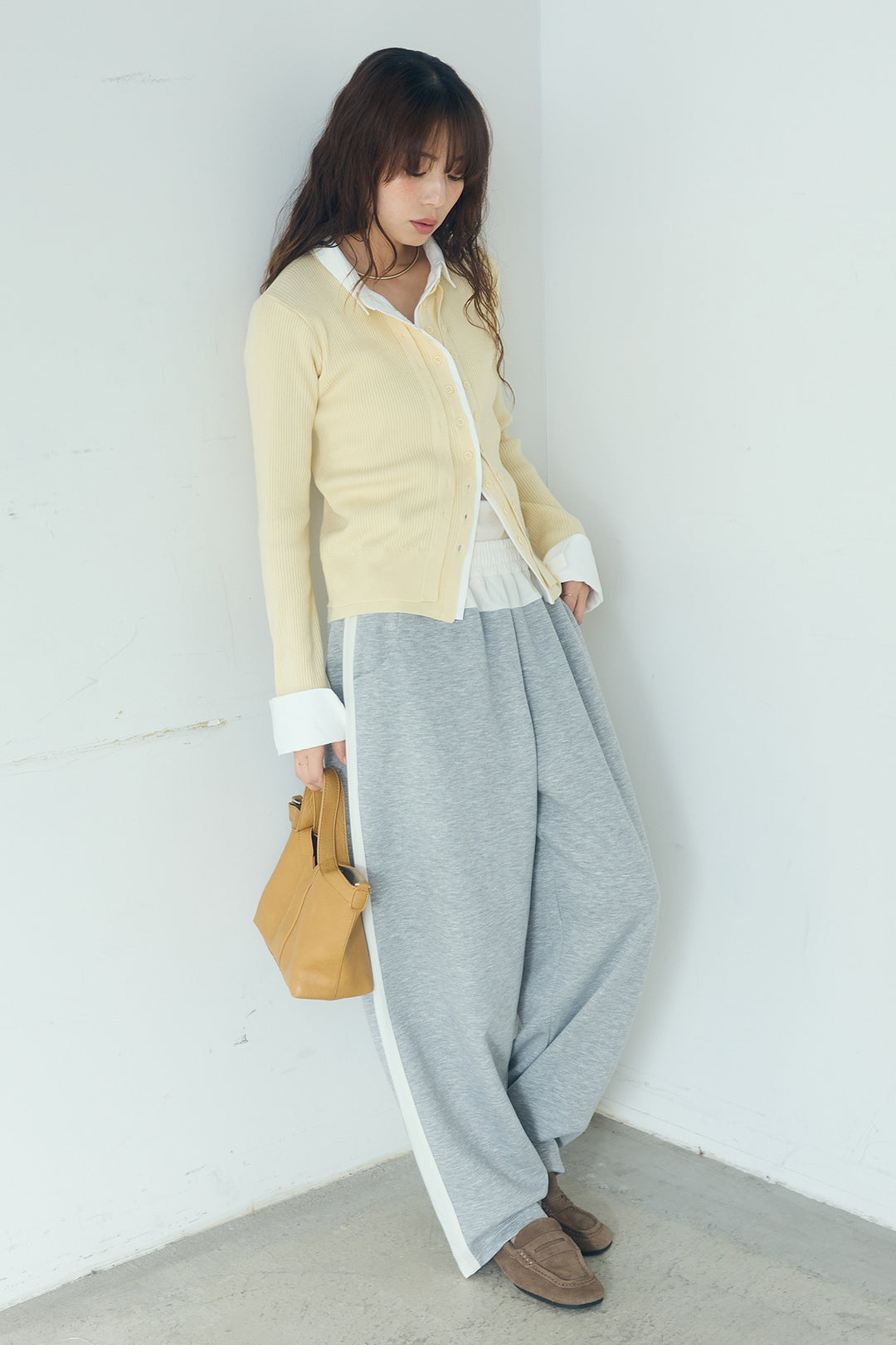 [SET]シャツドッキングボタンニットカーディガン+異素材切り替えスウェットパンツ(2set)