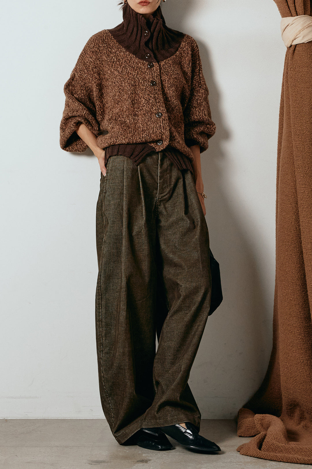 [SET]ハイネックミックスニットカーディガン+フロントタック入りコーデュロイパンツ(2set)