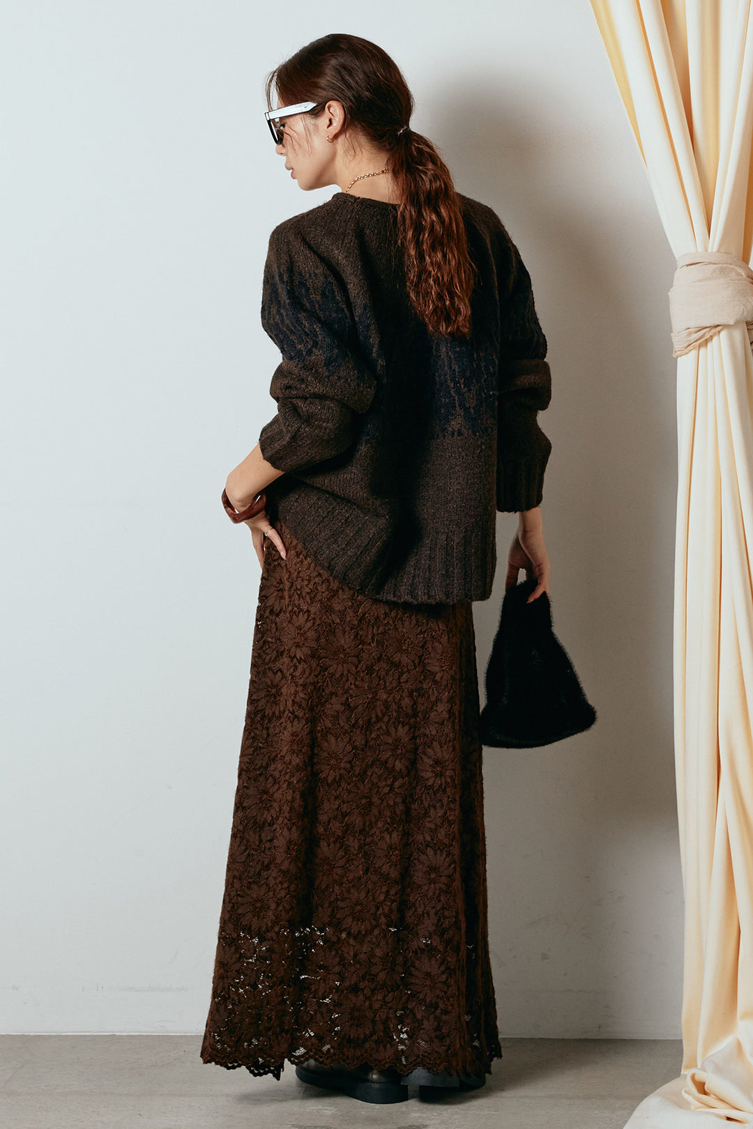 [SET]モノトーン柄ニットトップス+花柄刺繍ベロアフレアスカート(2set)