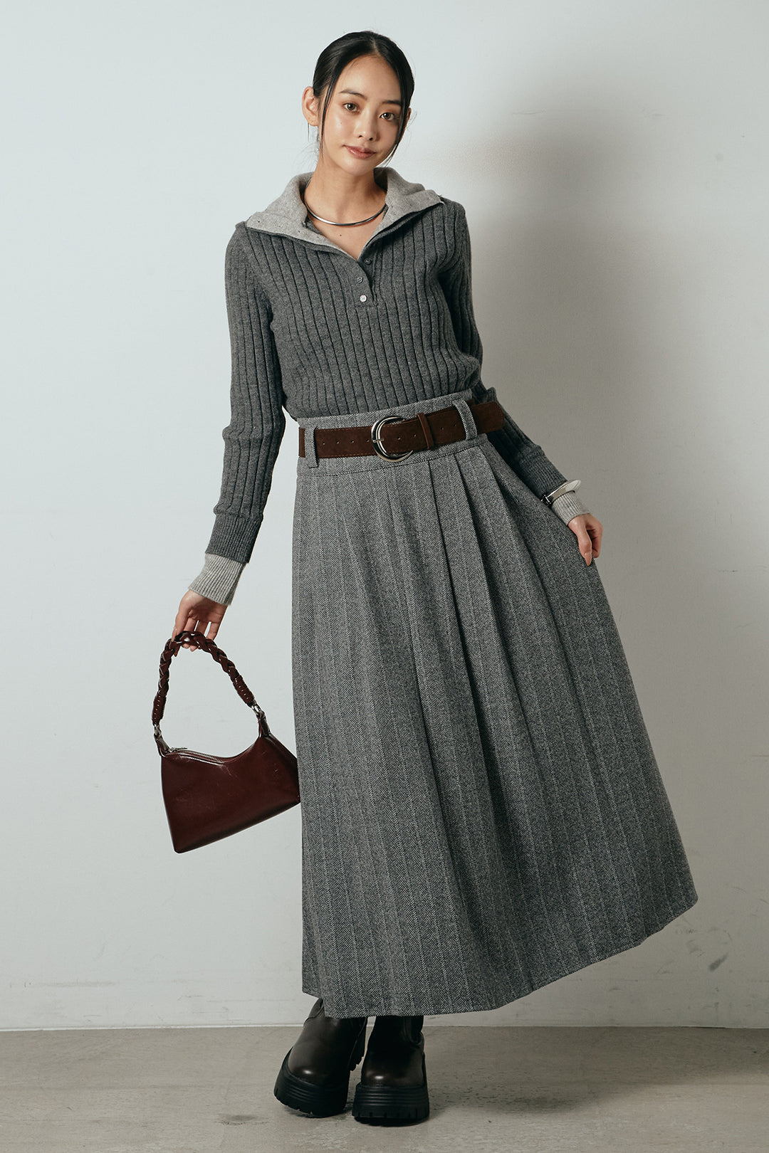 [SET]レイヤード風リブニットトップス+太ベルト付きヘリンボーンプリーツスカート(2set)