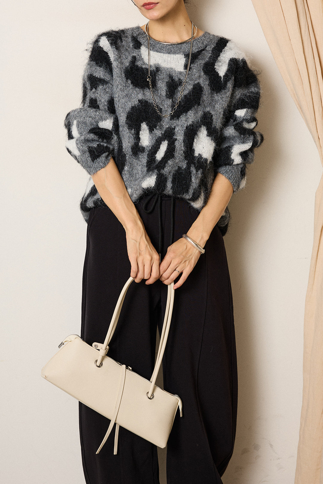 [SET]ルーズアニマルモヘアニットトップス+スウェットワイドカーブパンツ(2set)