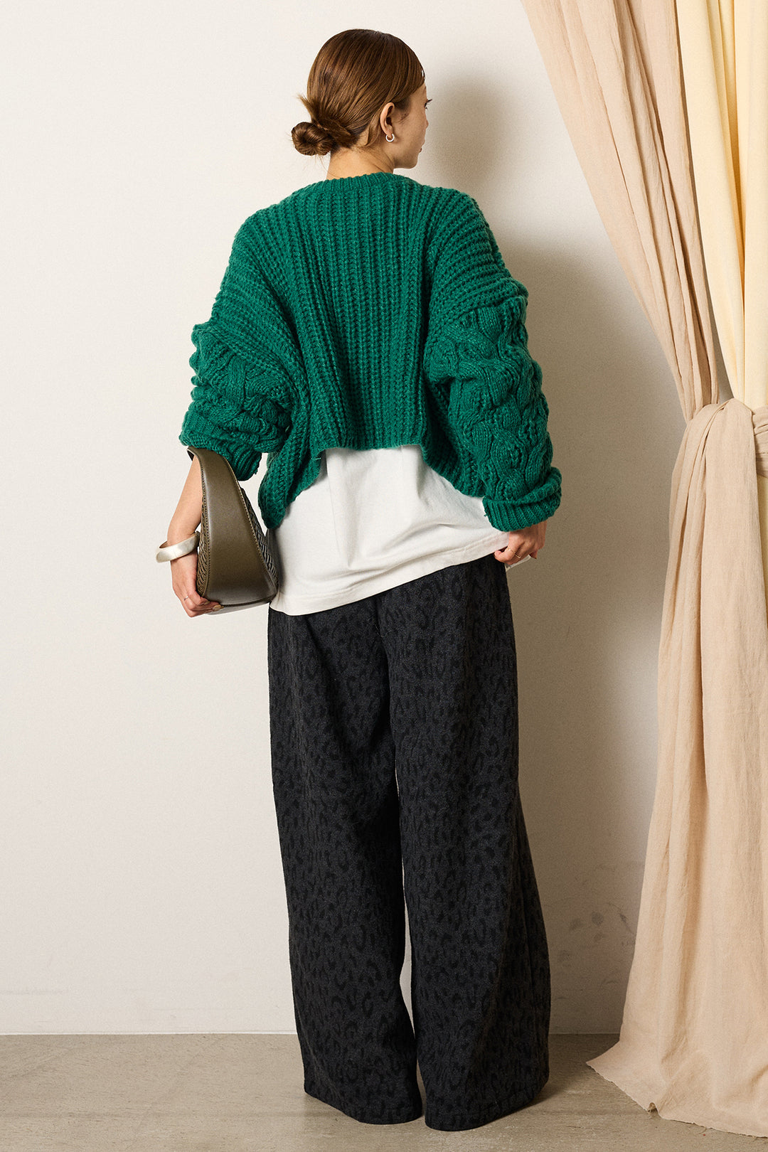 [SET]ケーブルリラックスショートニット+箔プリントBIGシルエットロングスリーブTシャツ+レオパードジャガードニットパンツ(3set)