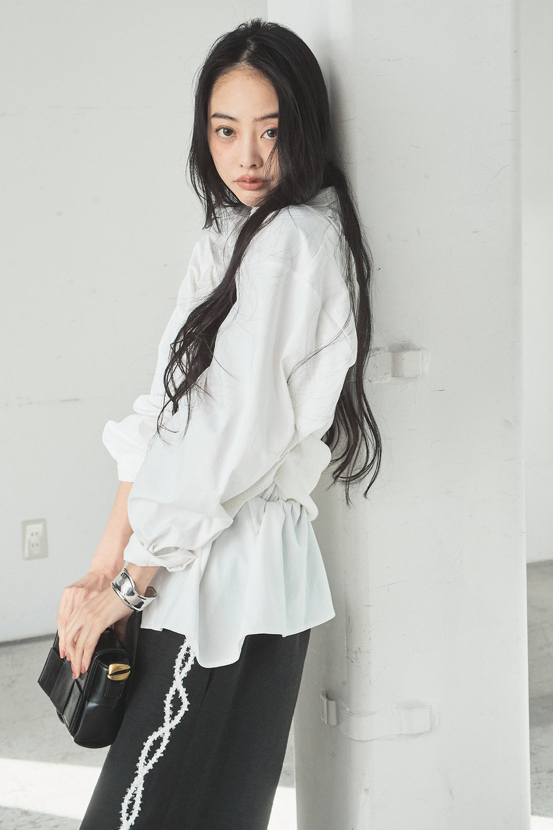 [SET]ニットキャミ付きシャツ+刺繡テープラインパンツ(2set)