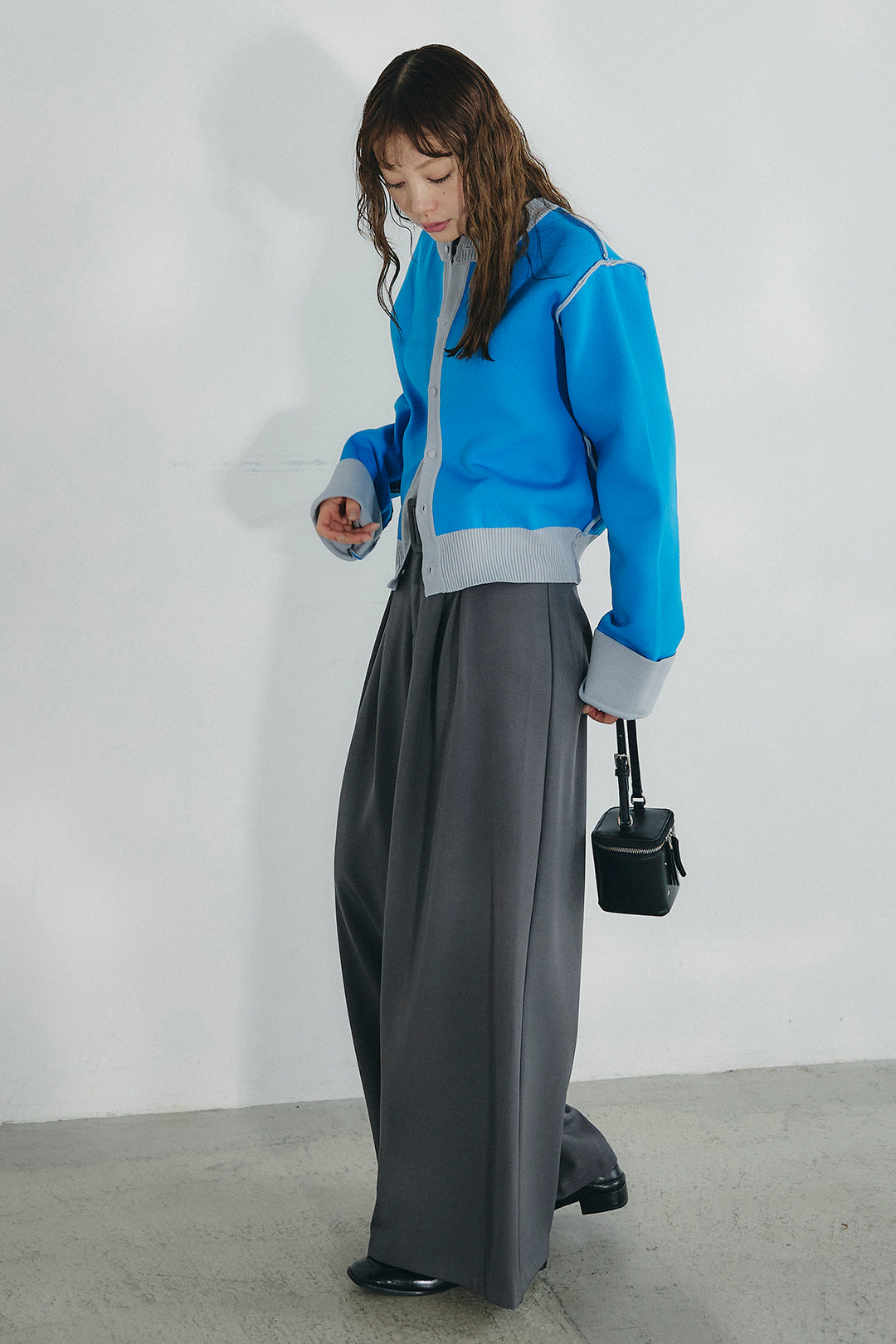 [SET]リバーシブル配色ニットカーディガン+ベルト付きツータックワイドパンツ(2set)