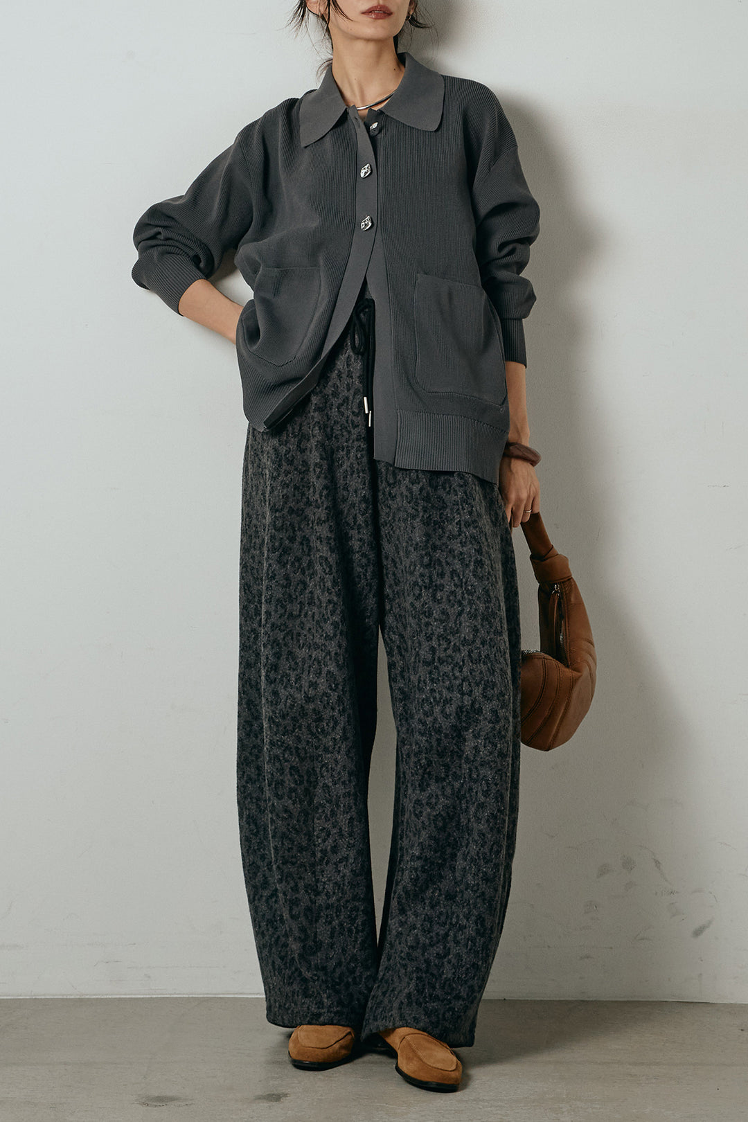 [SET]メタル釦衿付きニットカーディガン+リラックスレオパード柄ワイドパンツ(2set)