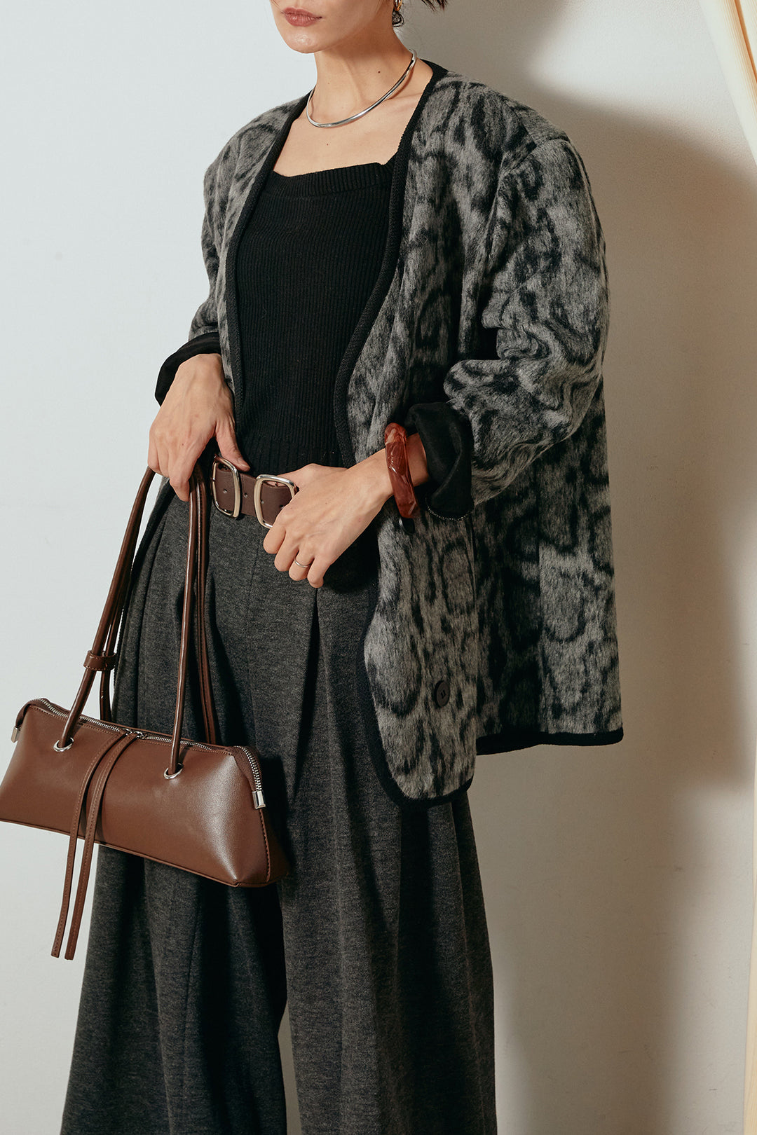 [SET]ノーカラーレオパード柄アウター+フェイクレザー太ベルト付きタックワイドパンツ(2set)