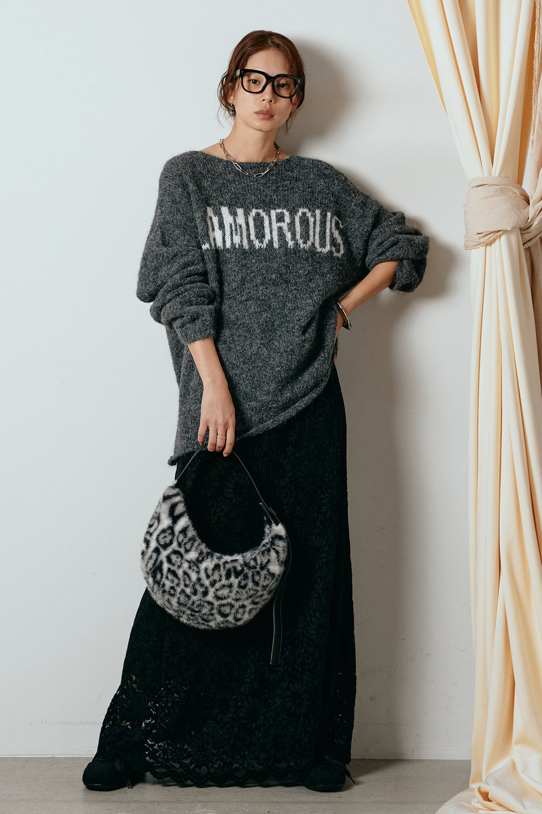 [SET]フロントロゴデザインニットトップス+花柄刺繍ベロアフレアスカート(2set)