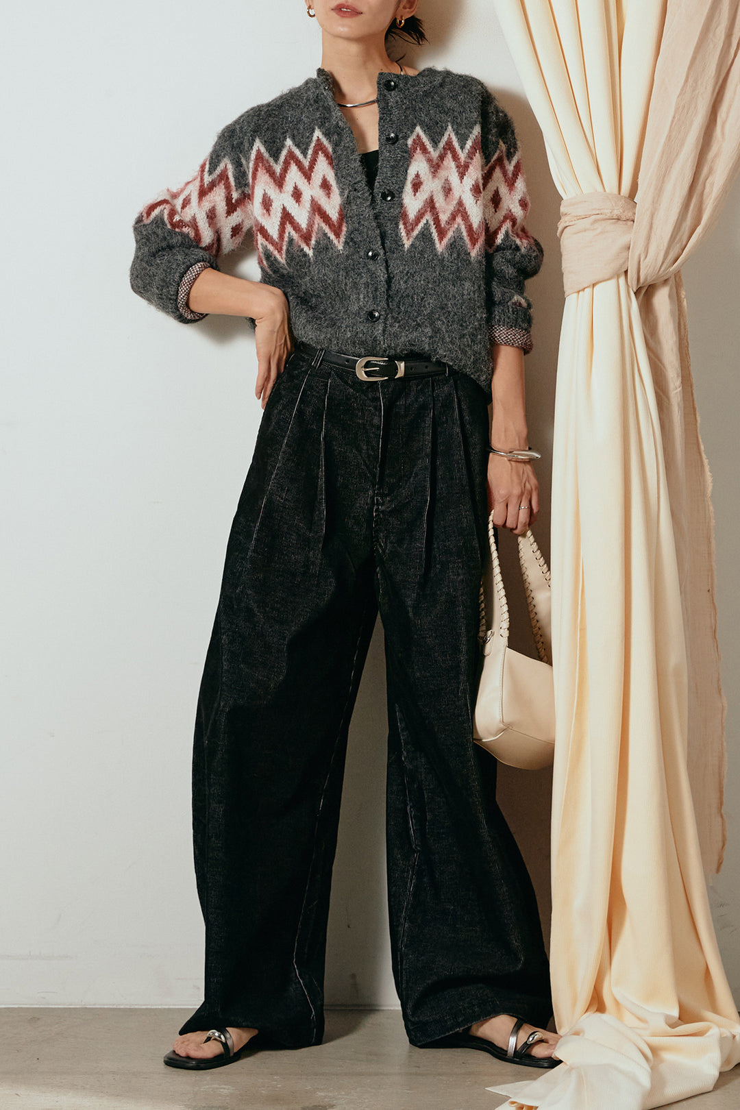 [SET]起毛ノルディック柄ニットカーディガン+フロントタック入りコーデュロイパンツ(2set)