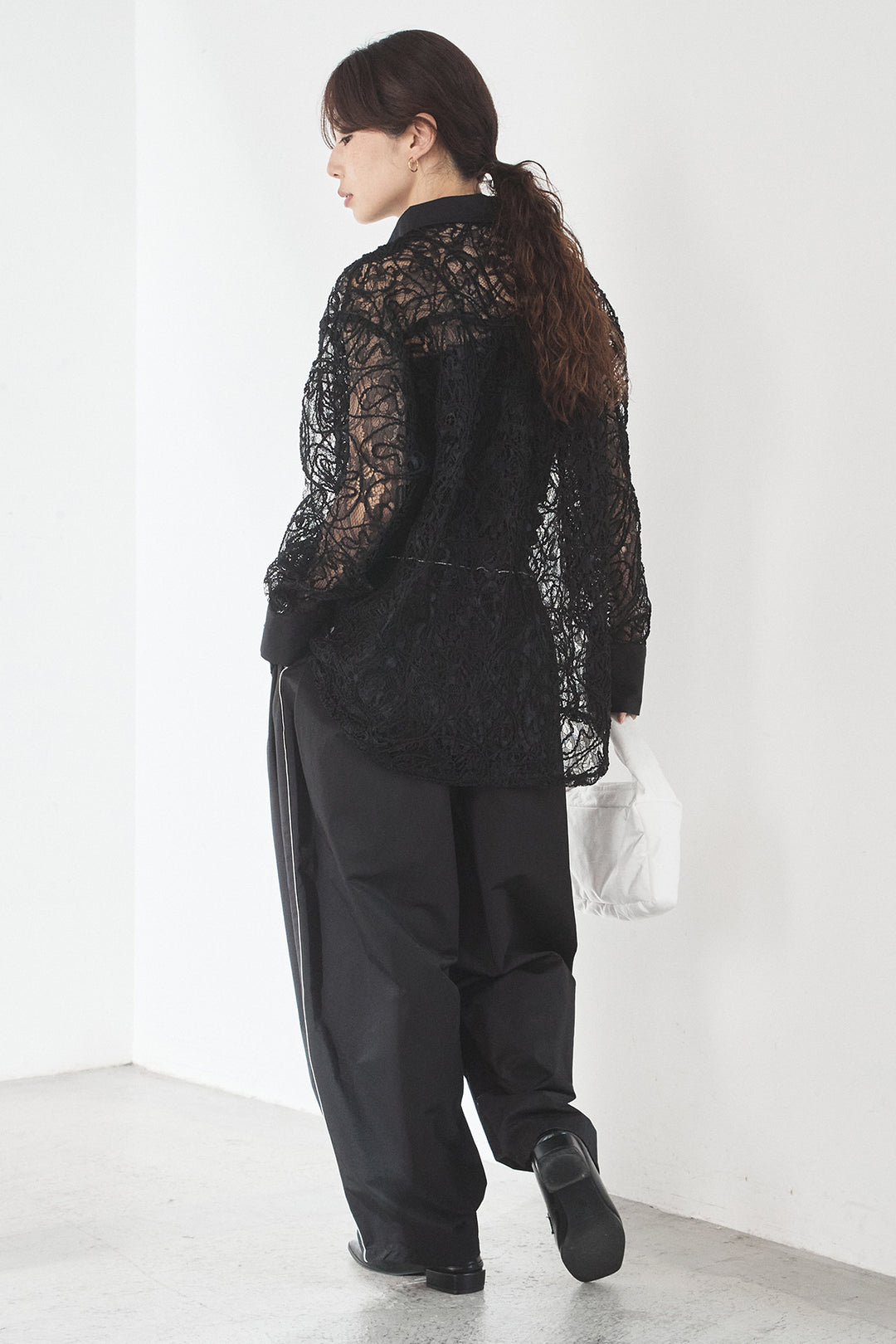 [SET]刺繍レースオーバーサイズシャツ+合繊ツイルパイピングタックカーブパンツ(2set)