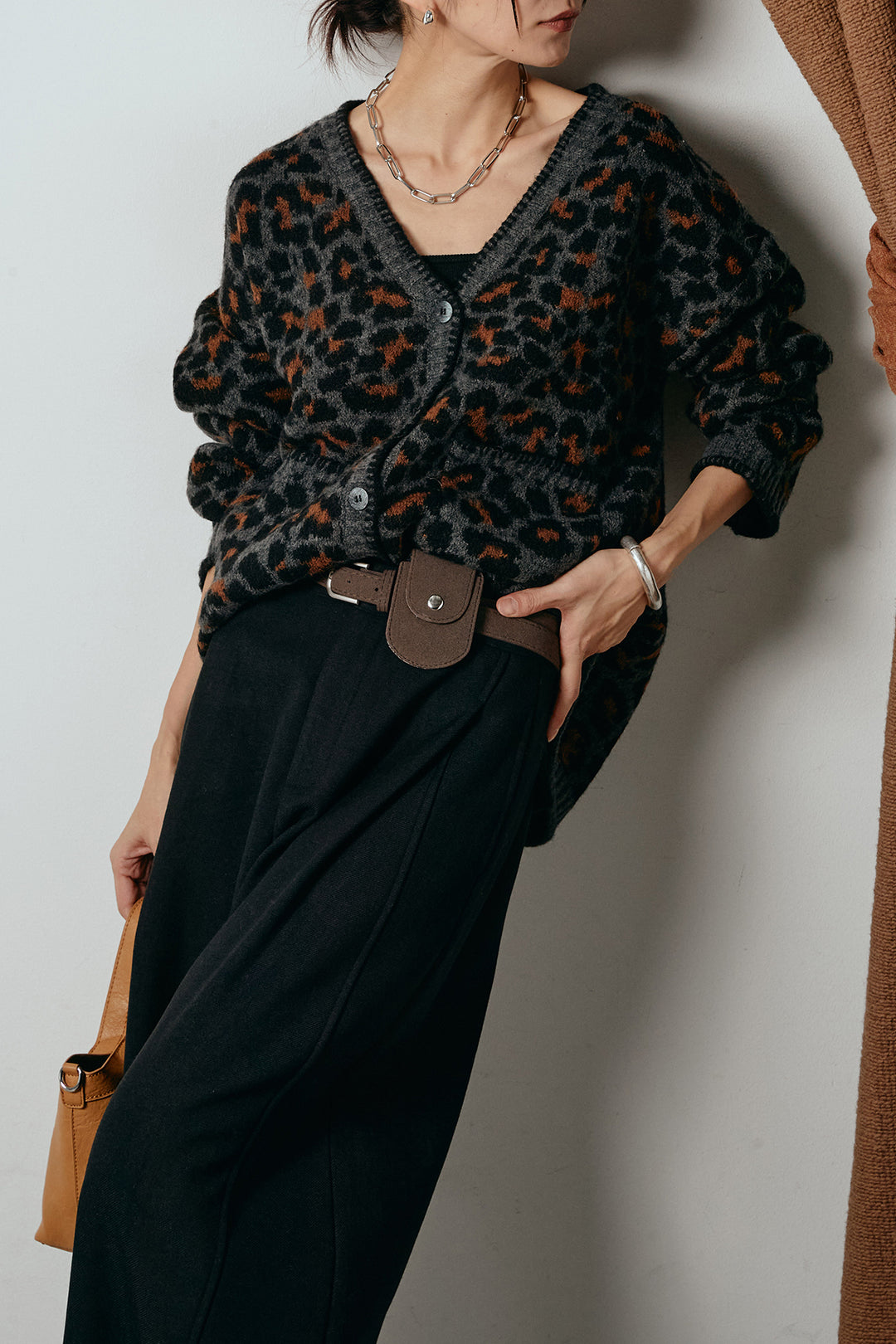 [SET]ステッチデザインレオパードニットカーディガン+ポーチベルト付きカーブパンツ(2set)