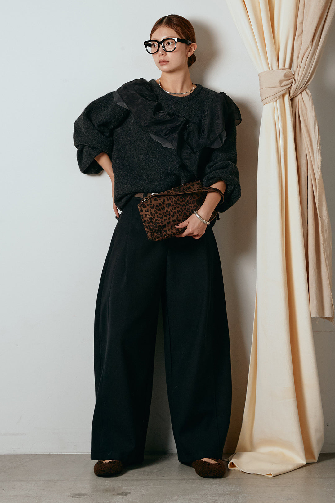 [SET]アシンメトリーフリルニットトップス+ポーチベルト付きカーブパンツ(2set)