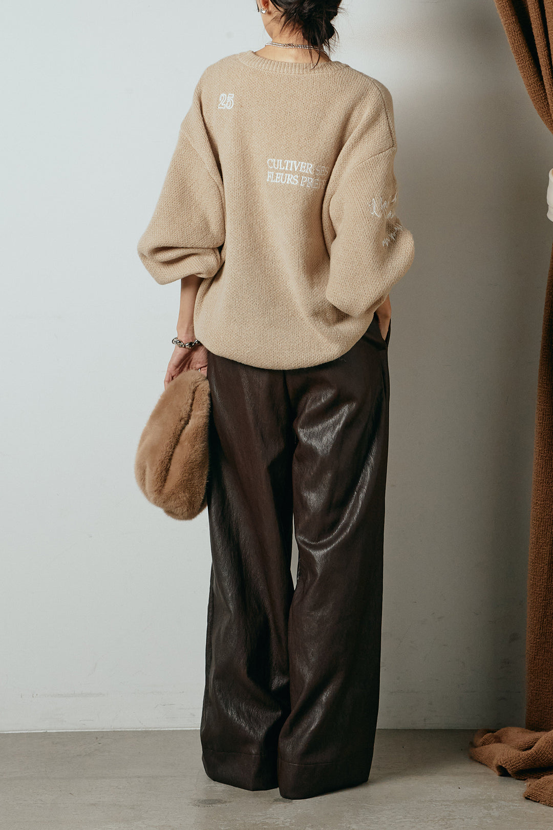 [SET]刺繍ロゴランダムデザインニットトップス+ベルト付きレザーライクタックパンツ(2set)