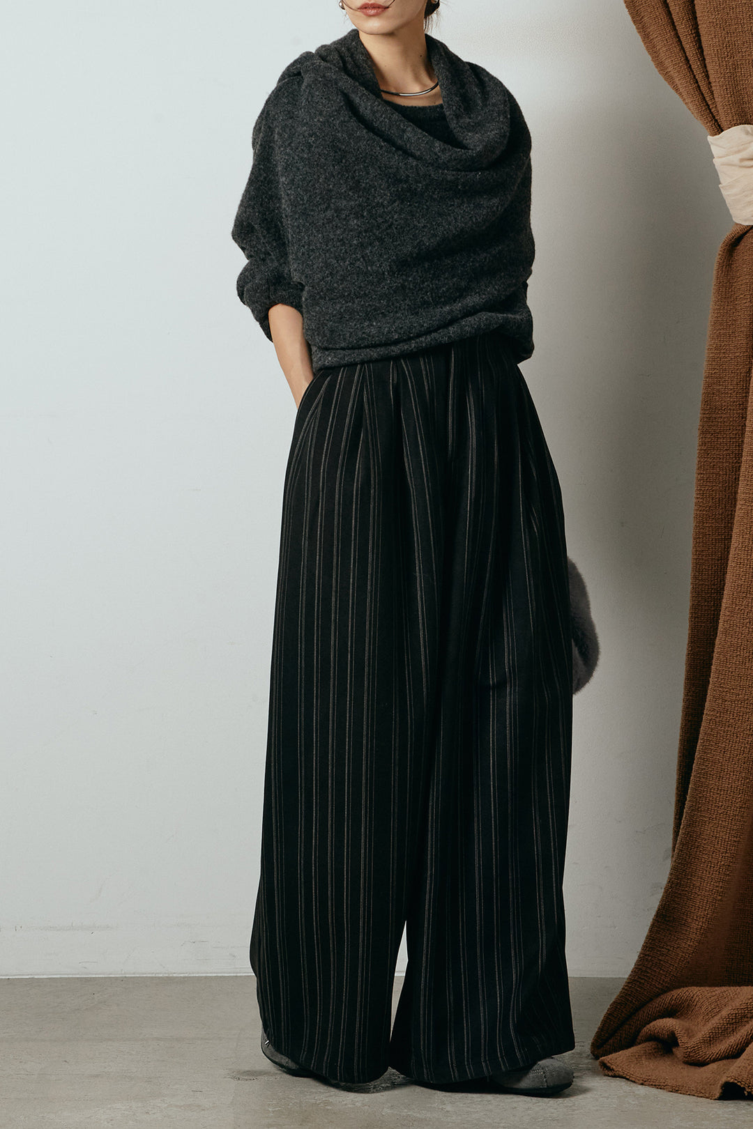 [SET]ネック巻きデザインニットトップス+タック入りマルチストライプ柄ワイドパンツ(2set)