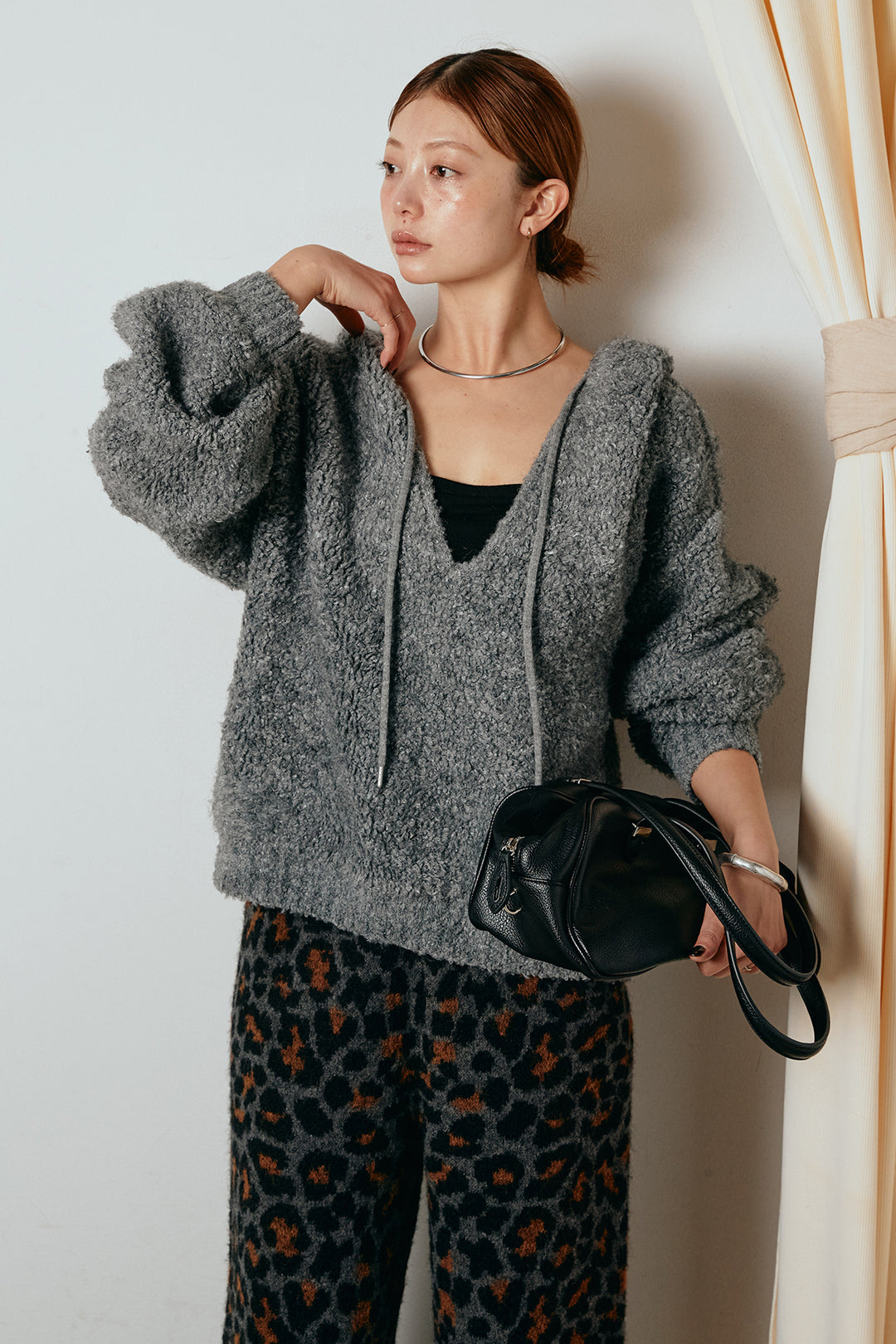 [SET]ブークレキーネックプルオーバー+リラックスレオパード柄ニットパンツ(2set)