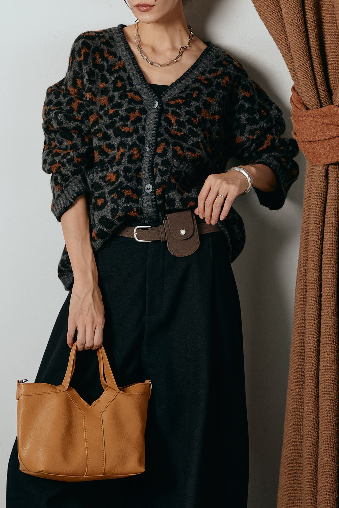 [SET]ステッチデザインレオパードニットカーディガン+ポーチベルト付きカーブパンツ(2set)