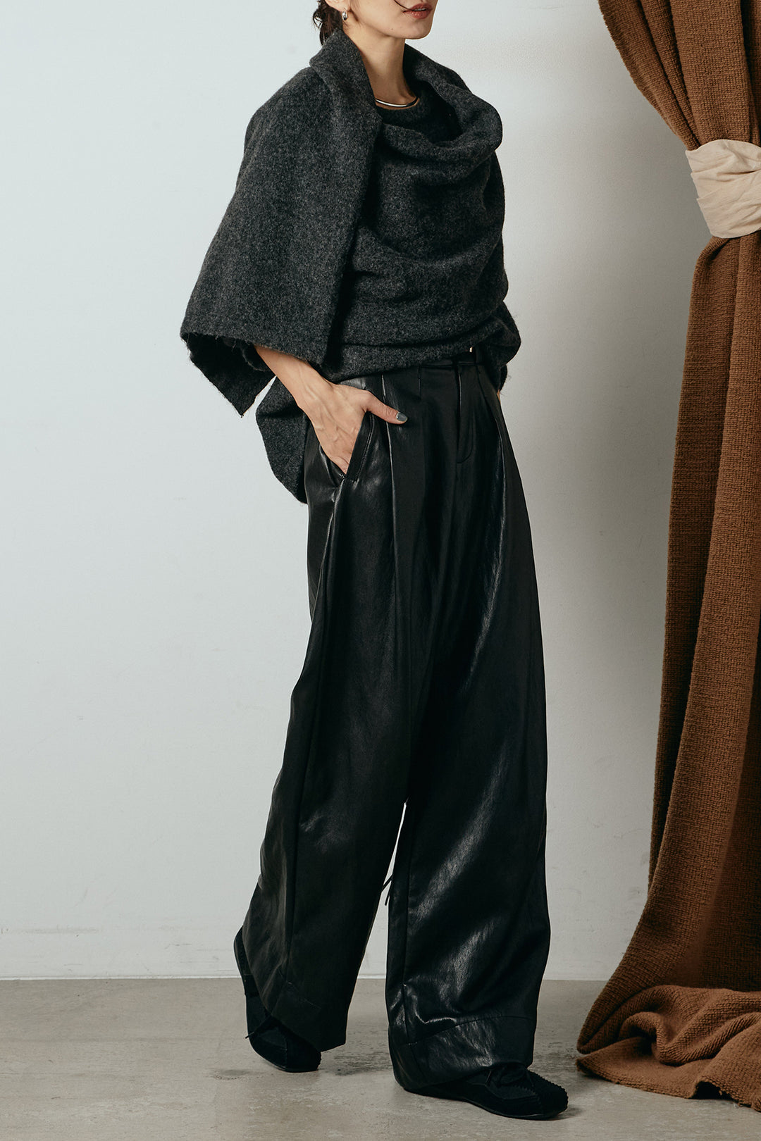 [SET]ネック巻きデザインニットトップス+ベルト付きレザーライクタックパンツ(2set)