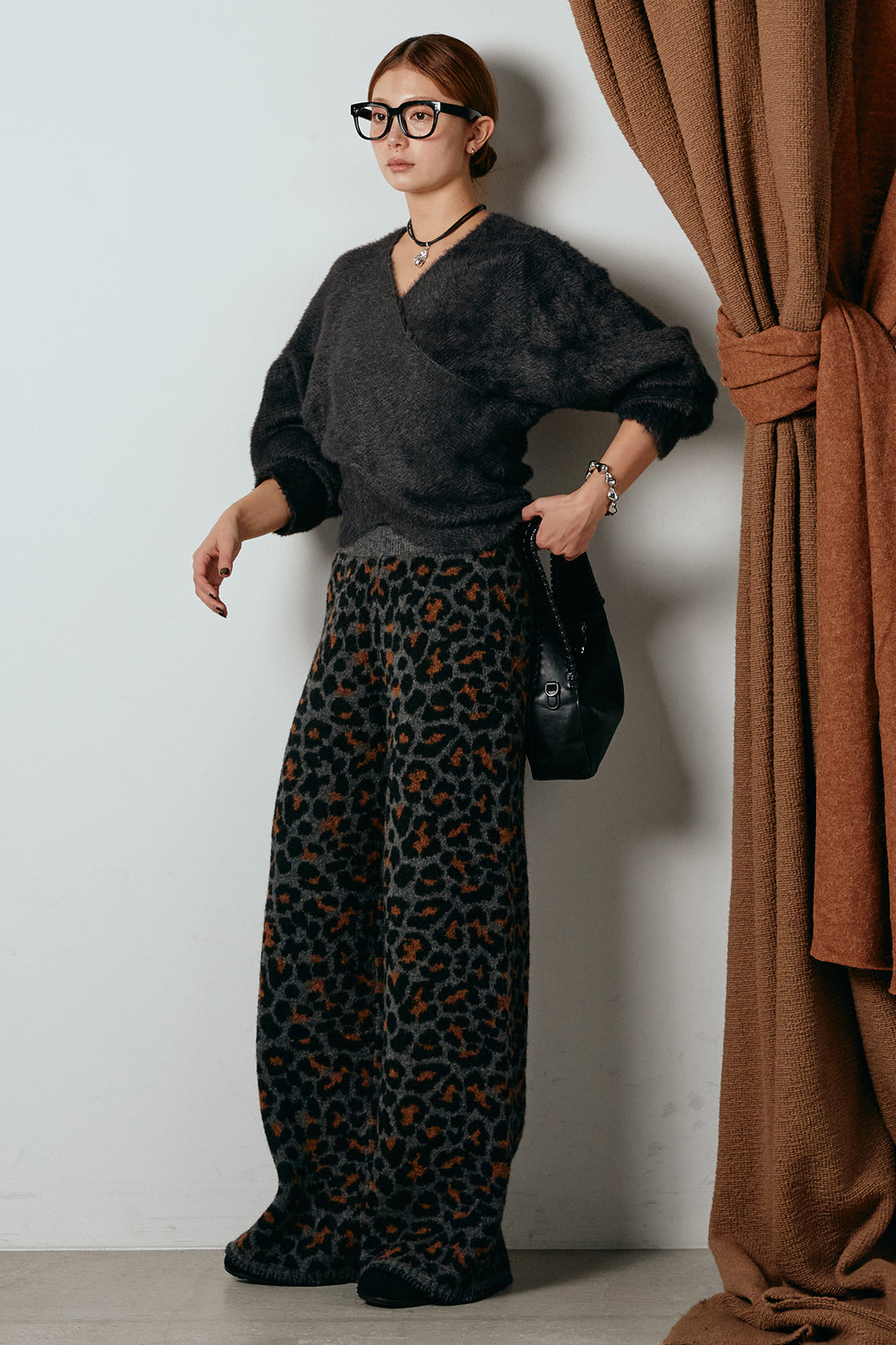 [SET]シャギーカシュクールニットトップス+リラックスレオパード柄ニットパンツ(2set)