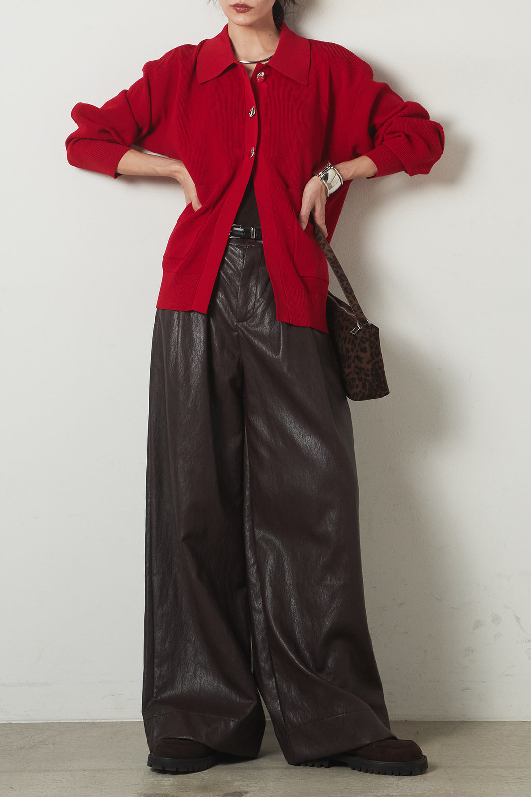 [SET]メタル釦衿付きニットカーディガン+ベルト付きレザーライクタックパンツ(2set)