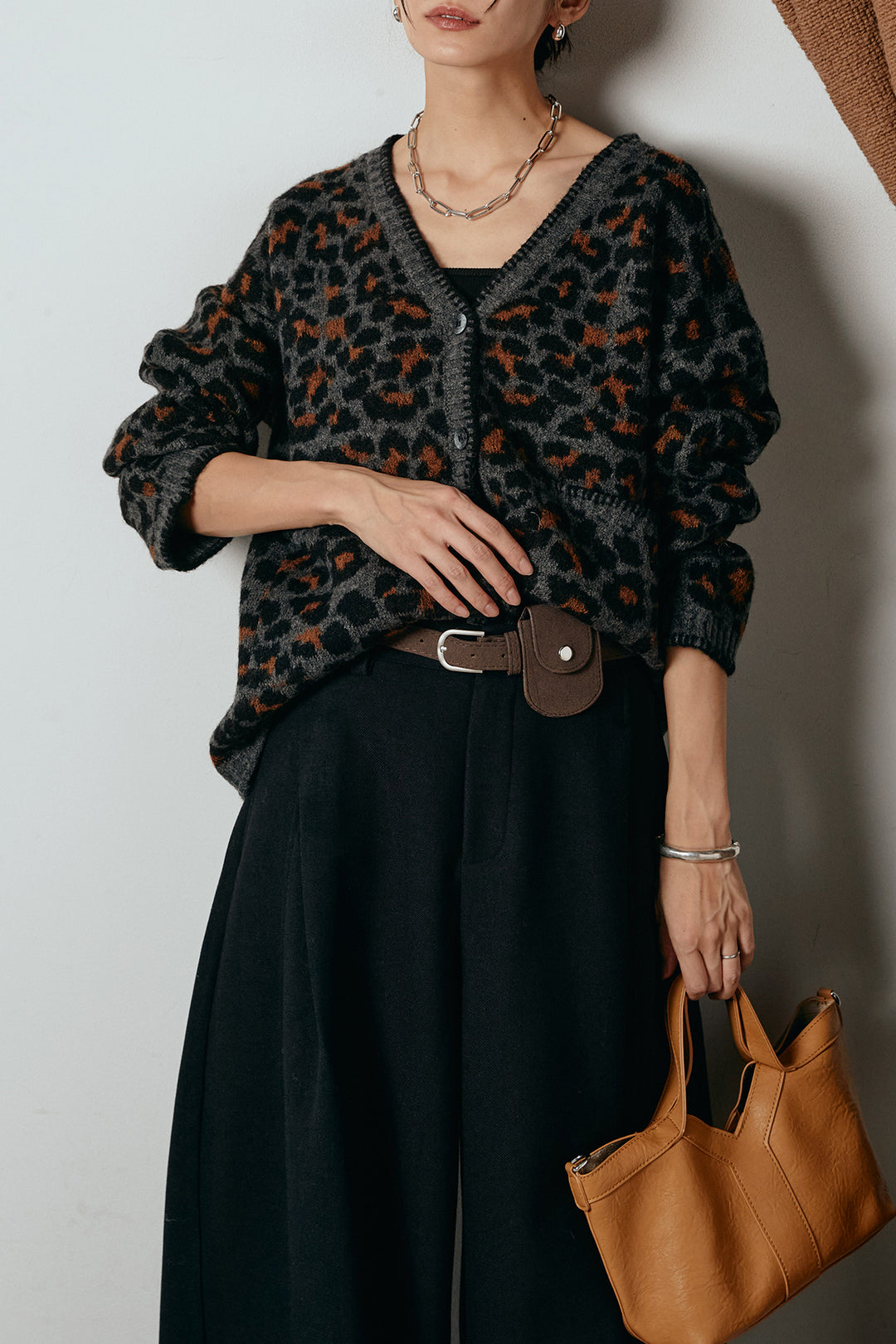 [SET]ステッチデザインレオパードニットカーディガン+ポーチベルト付きカーブパンツ(2set)