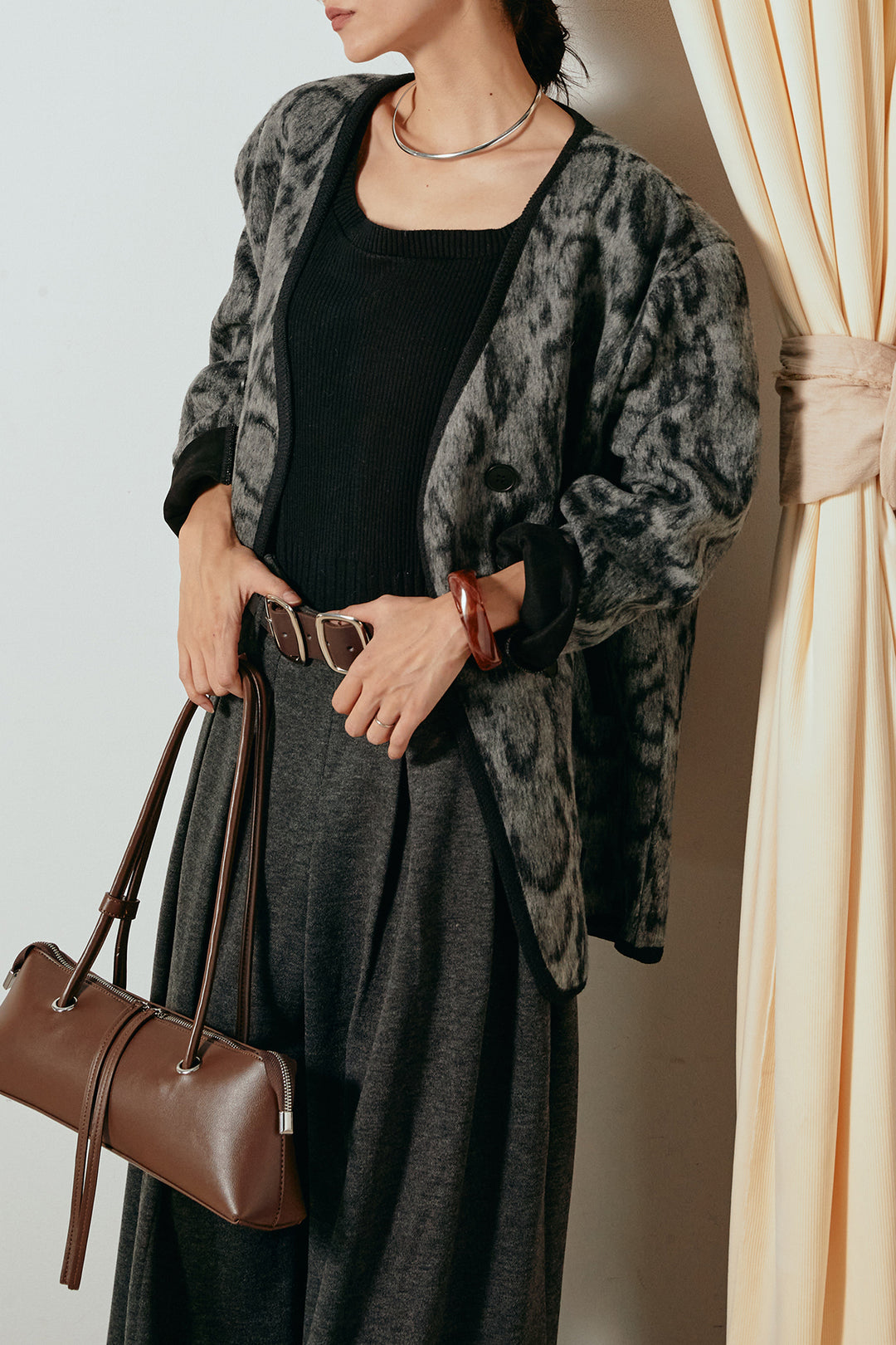 [SET]ノーカラーレオパード柄アウター+フェイクレザー太ベルト付きタックワイドパンツ(2set)