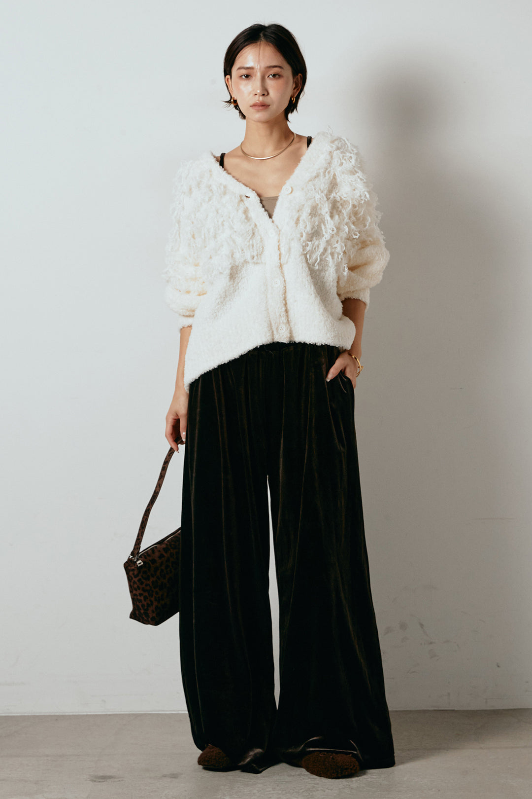 [SET]ループ編みVネックニットカーディガン+ベロアサスペンダー付きパンツ(2set)