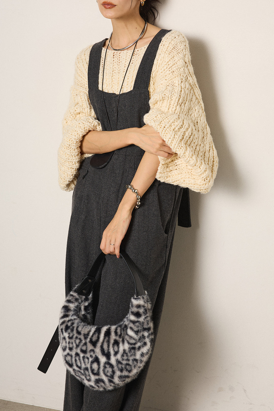 [SET]チャンキースラブニットクロップドプルオーバー+クラシックヘリンボーンサロペット(2set)