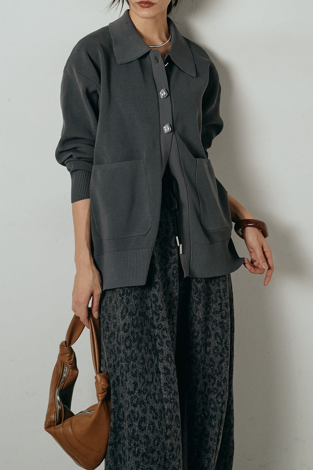 [SET]メタル釦衿付きニットカーディガン+リラックスレオパード柄ワイドパンツ(2set)