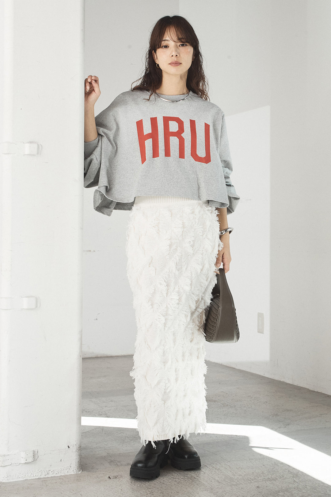 [SET]ビッグロゴHRU袖ボリュームトップス+カットフリンジニットタイトスカート(2set)