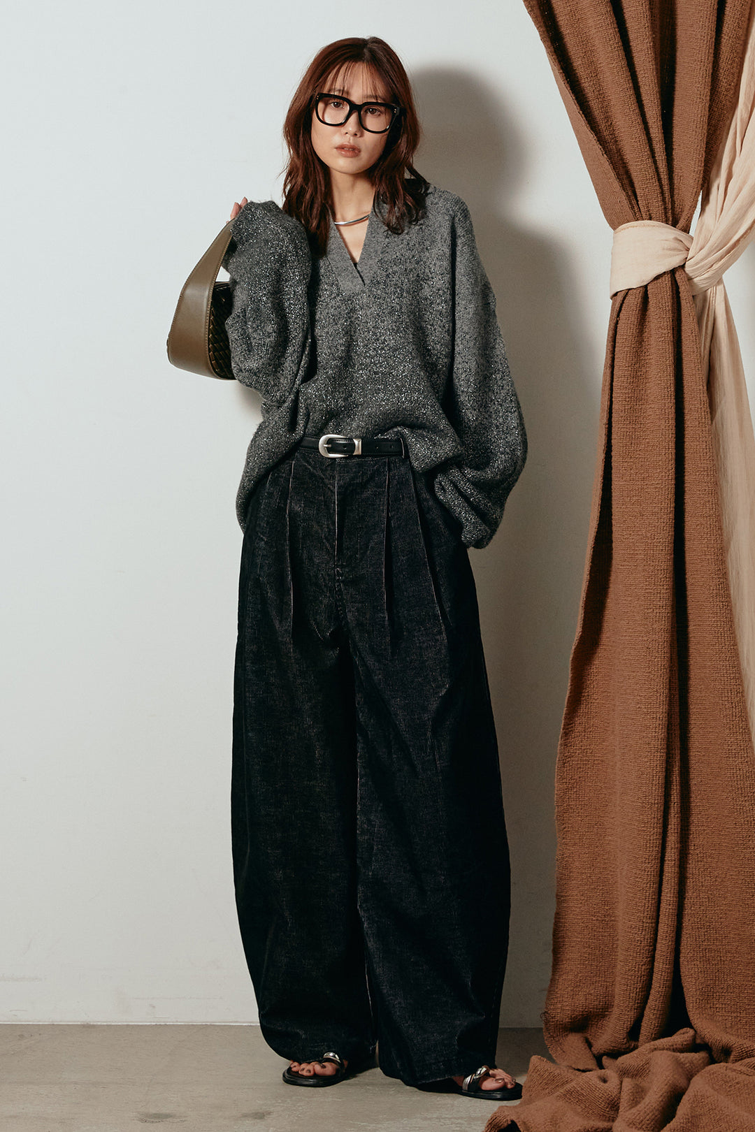 [SET]グラデーションラメニットキーネックプルオーバー+フロントタック入りコーデュロイパンツ(2set)