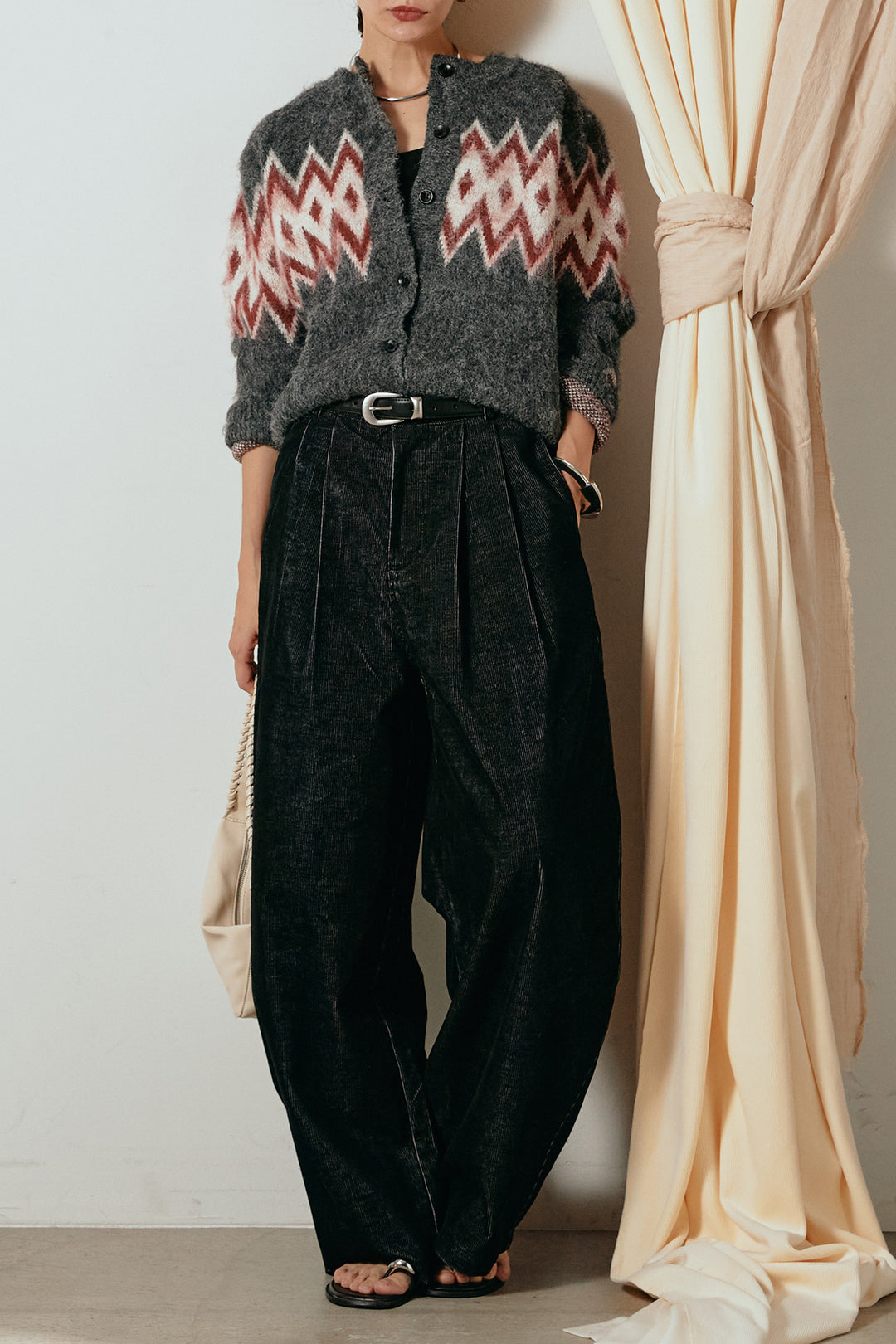 [SET]起毛ノルディック柄ニットカーディガン+フロントタック入りコーデュロイパンツ(2set)