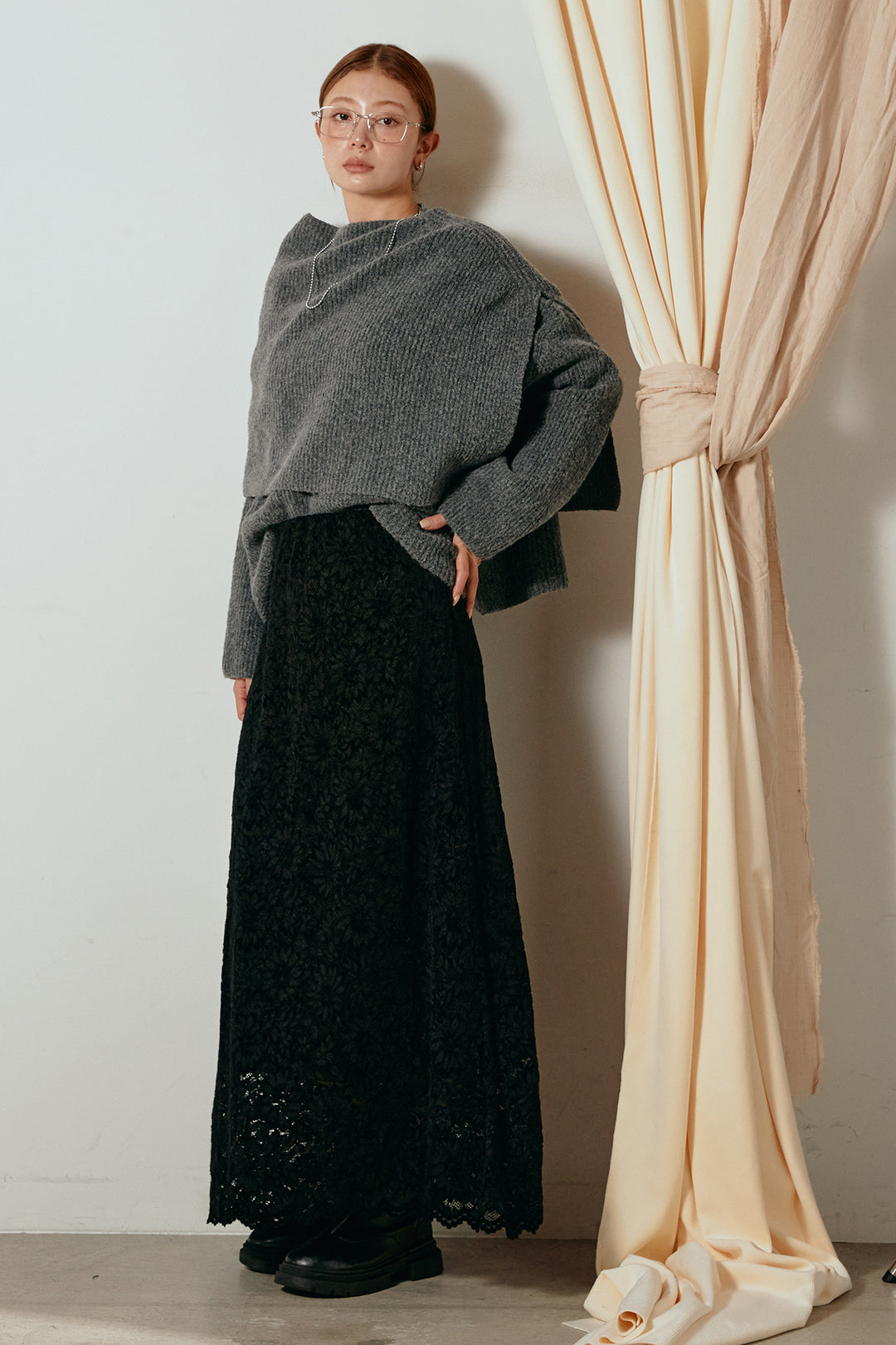 [SET]ケープデザインリブニットトップス+花柄刺繍ベロアフレアスカート(2set)