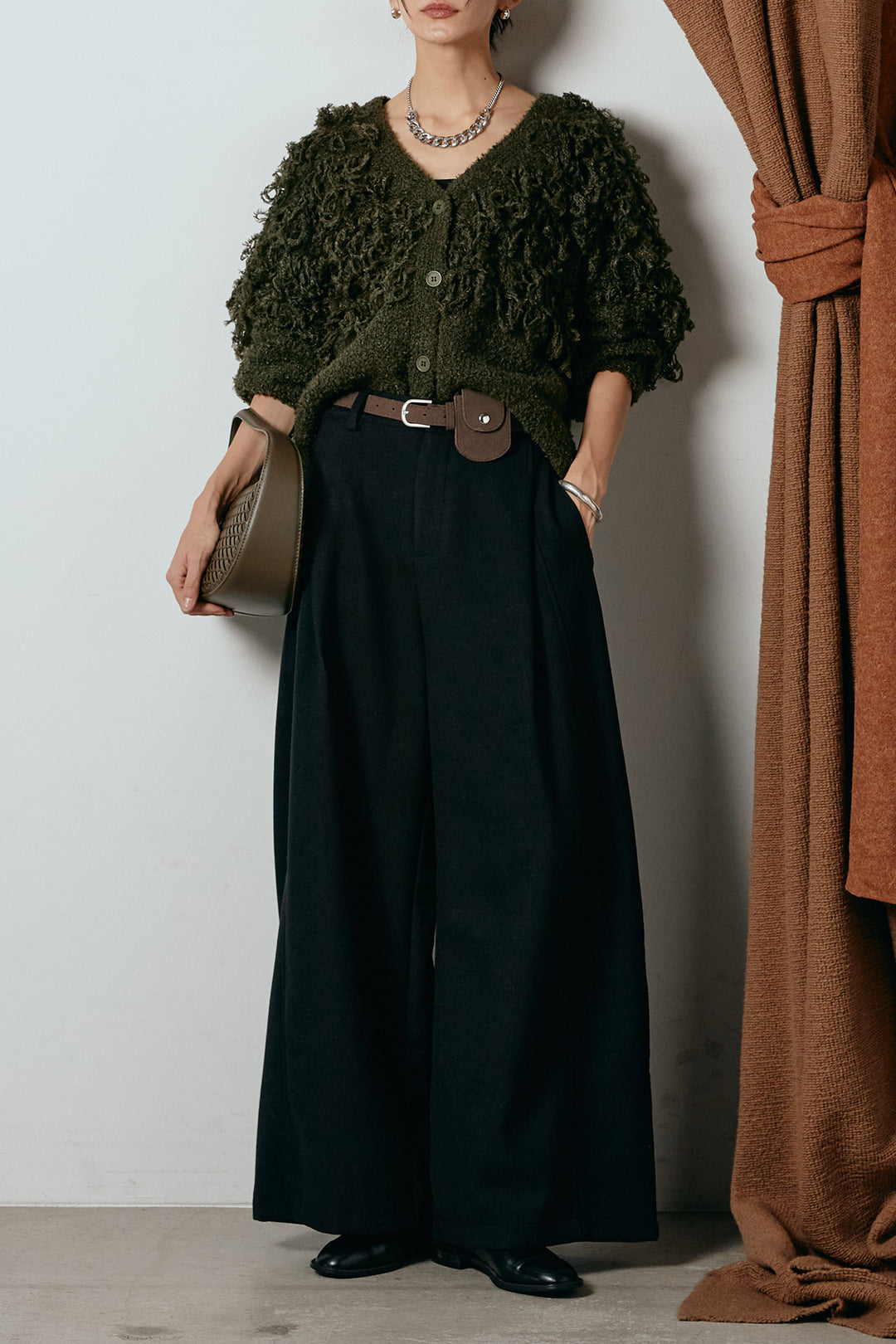 [SET]ループ編みVネックニットカーディガン+ポーチベルト付きカーブパンツ(2set)