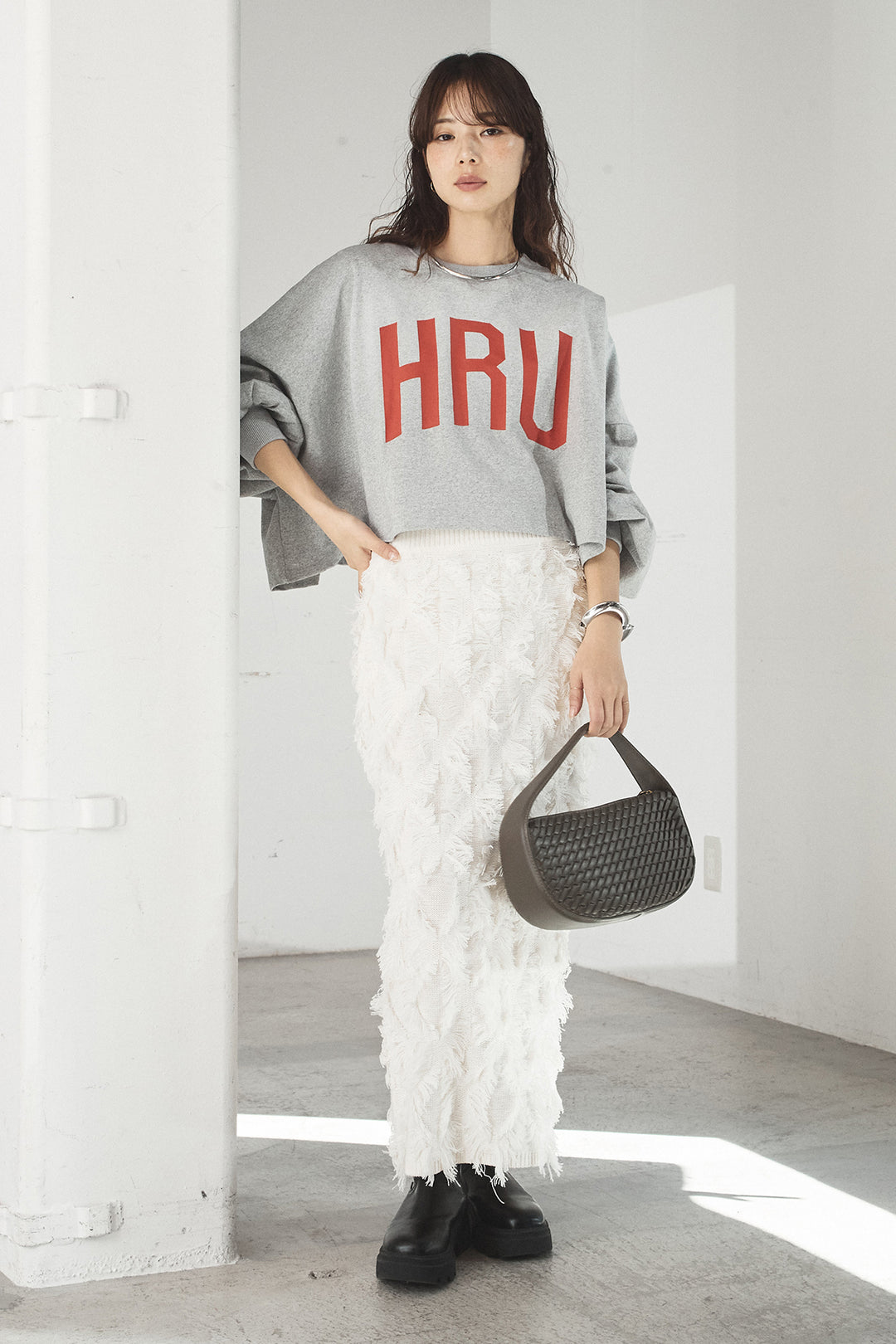 [SET]ビッグロゴHRU袖ボリュームトップス+カットフリンジニットタイトスカート(2set)