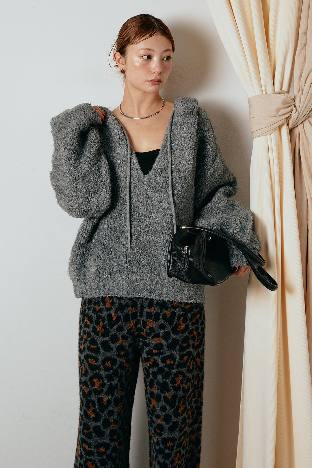 [SET]ブークレキーネックプルオーバー+リラックスレオパード柄ニットパンツ(2set)